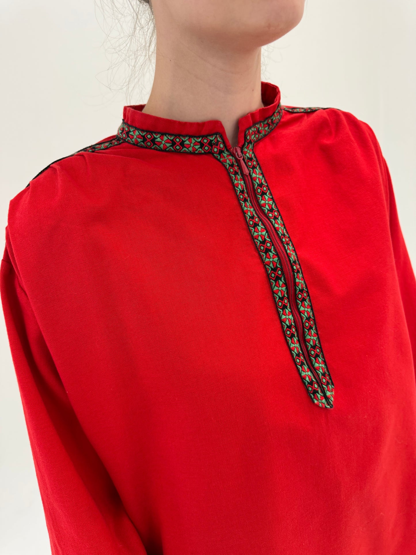Tunica petite vintage cu broderie roșu Ferrari
