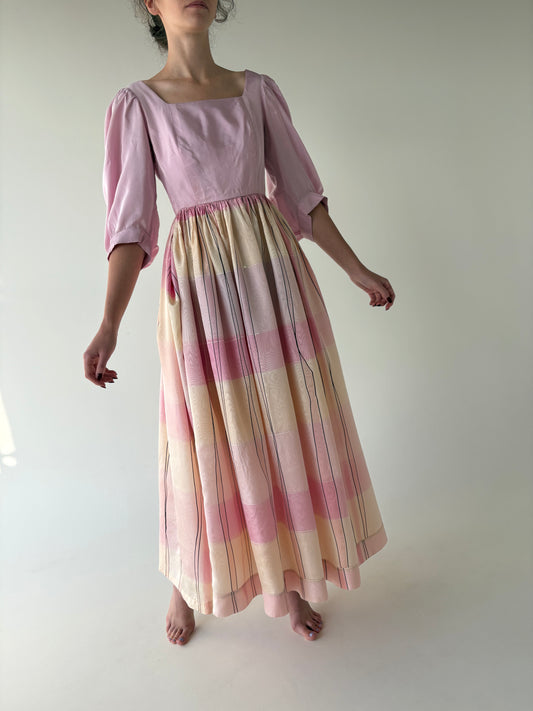 Rochie old vintage din anii 70 în culori pudrate cu corsaj din tafta