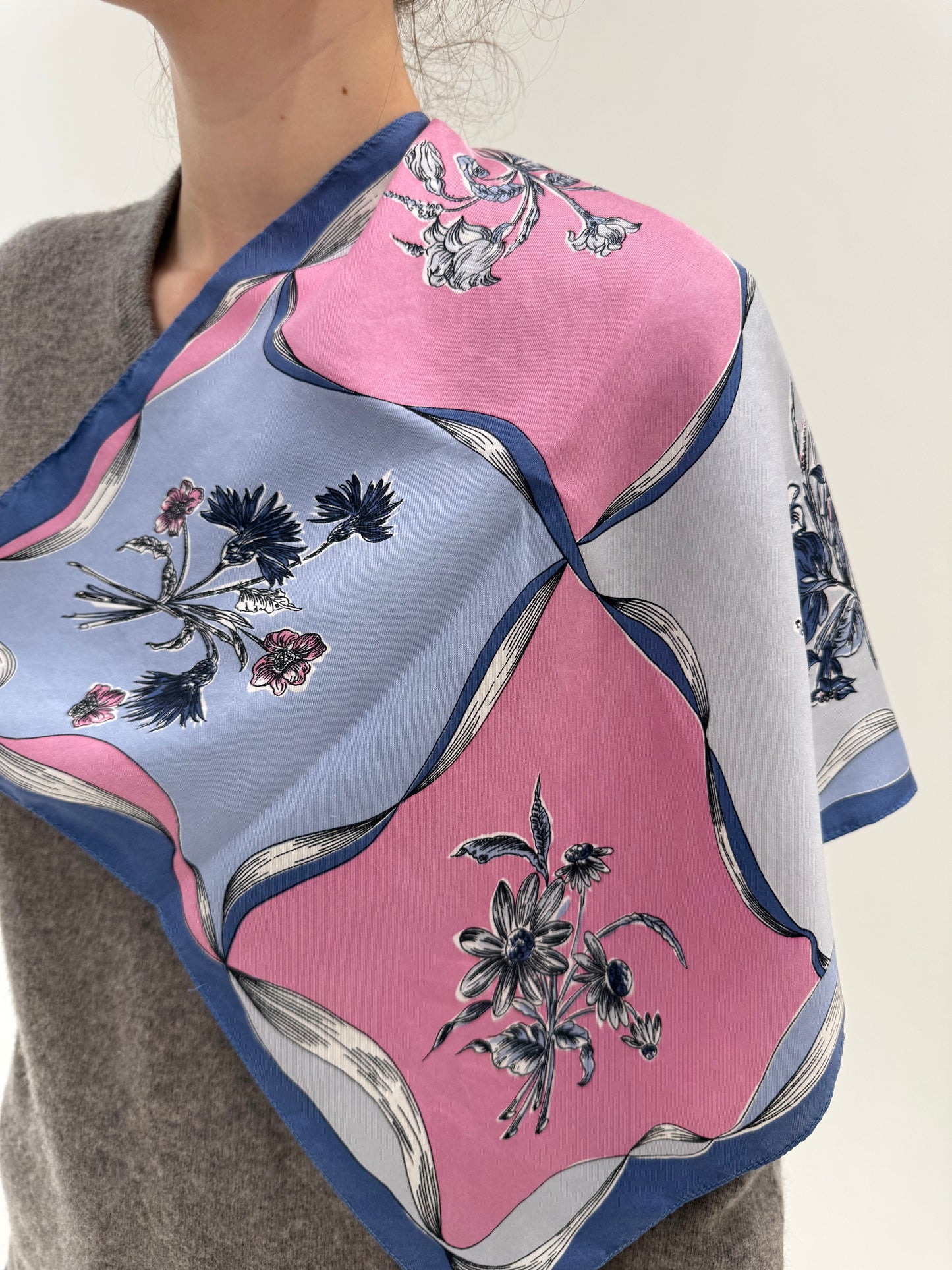 Eșarfă din mătase naturală cu powder Pink și baby blue