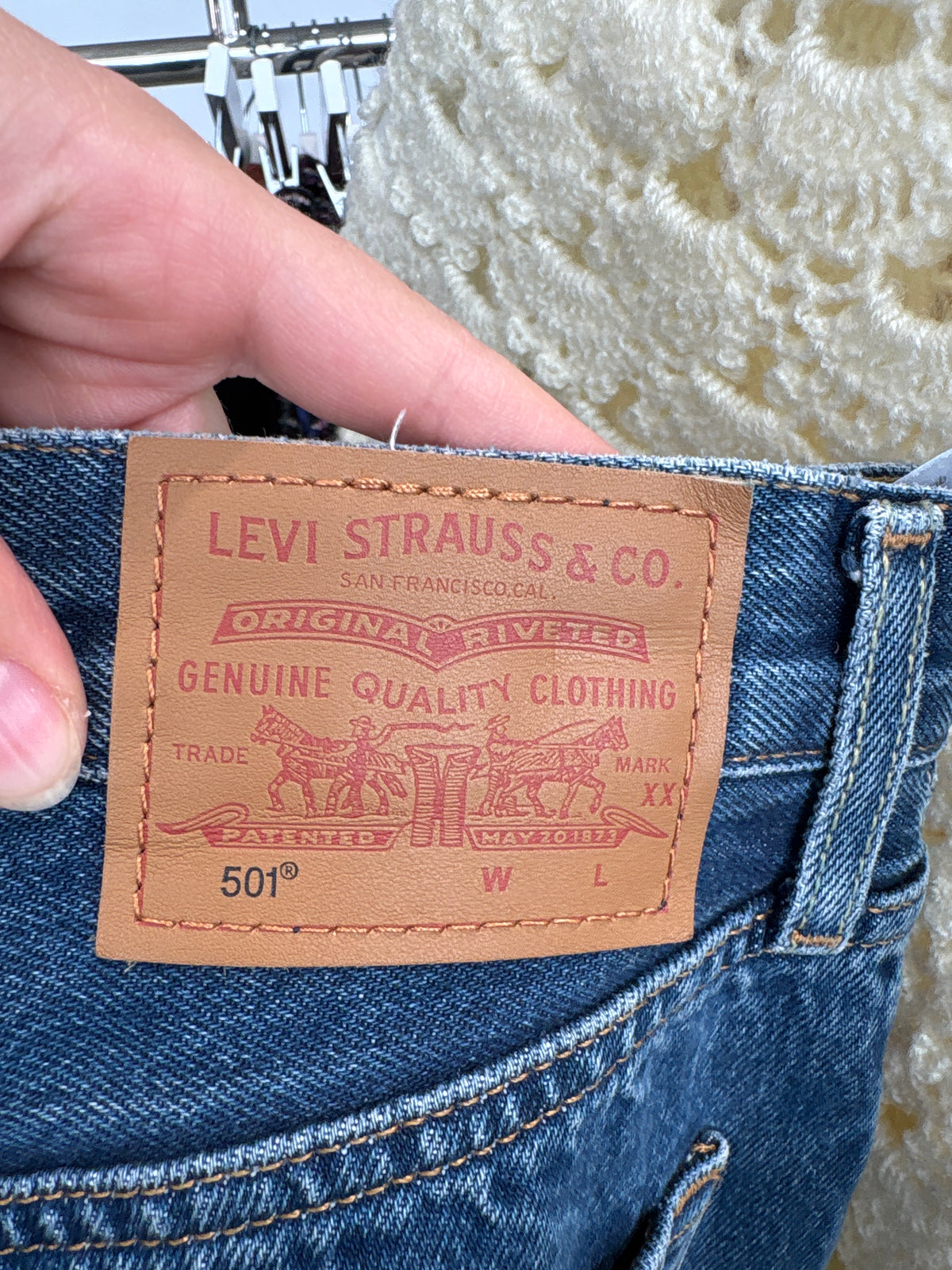 Jeans Levi’s 501 darker wash straight leg