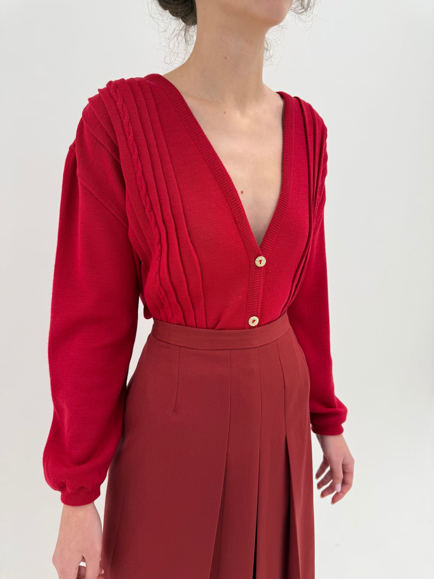 Cardigan cherry red din lana plină extrafina cu manșete îngustate