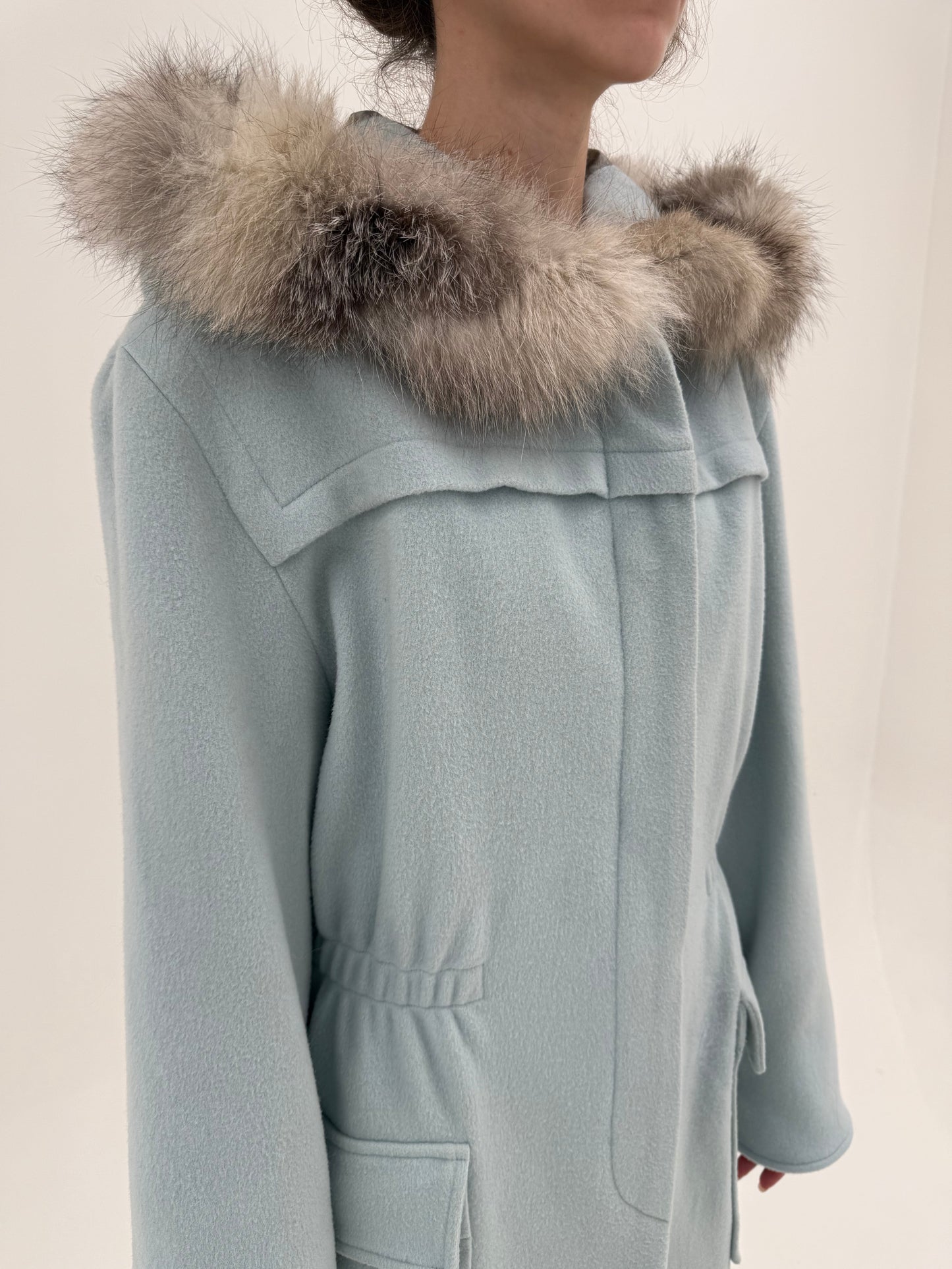 Parka vintage baby blue cu blană de vulpe argintie din lana excepțională
