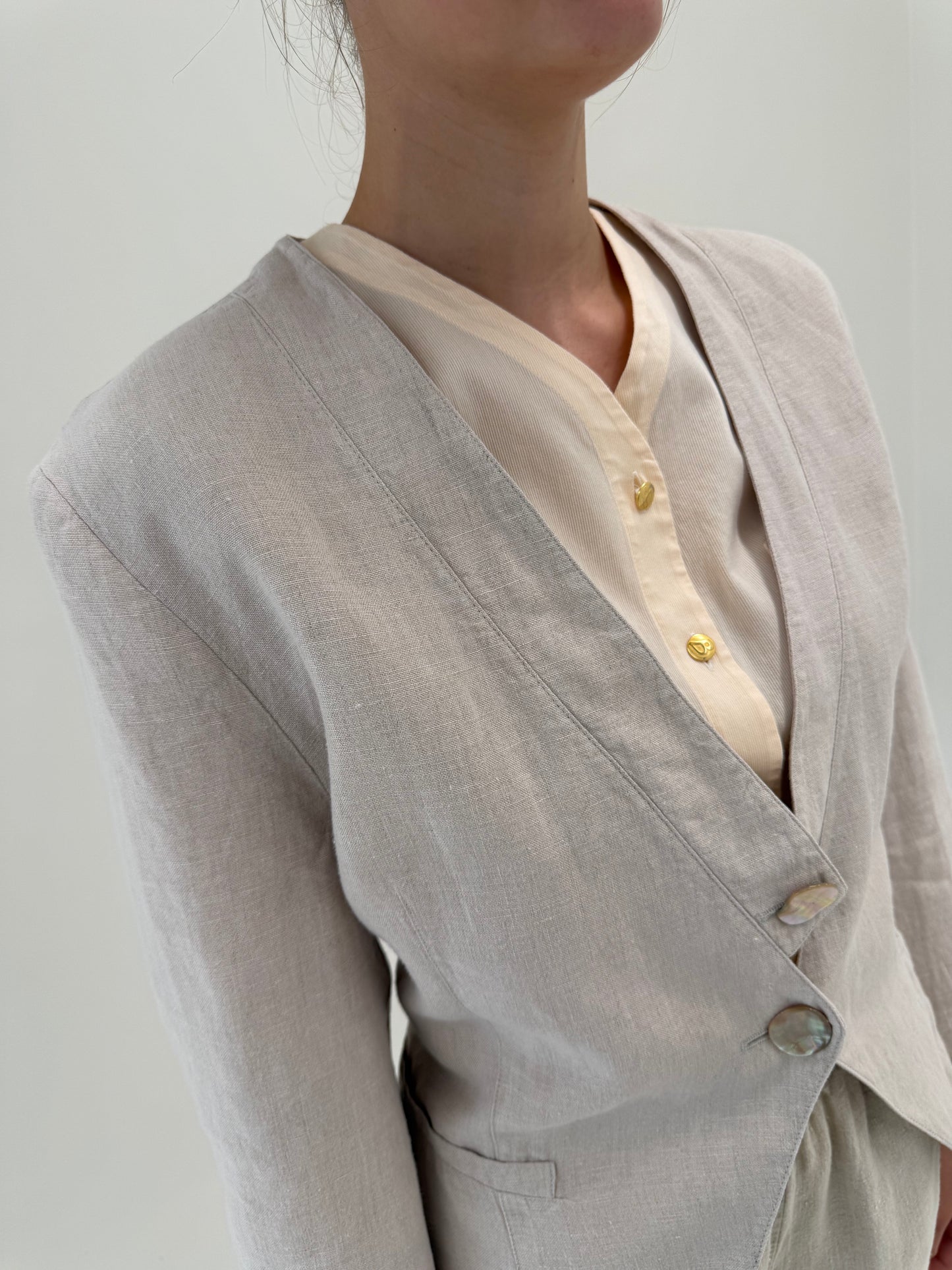 Sacou vintage sand nude cambrat din in cu nasturi mother of pearl