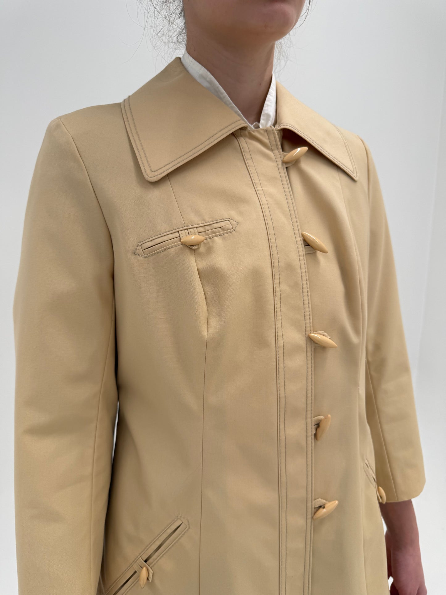 Trench vintage camel petite din gabardină în croi de ani 60