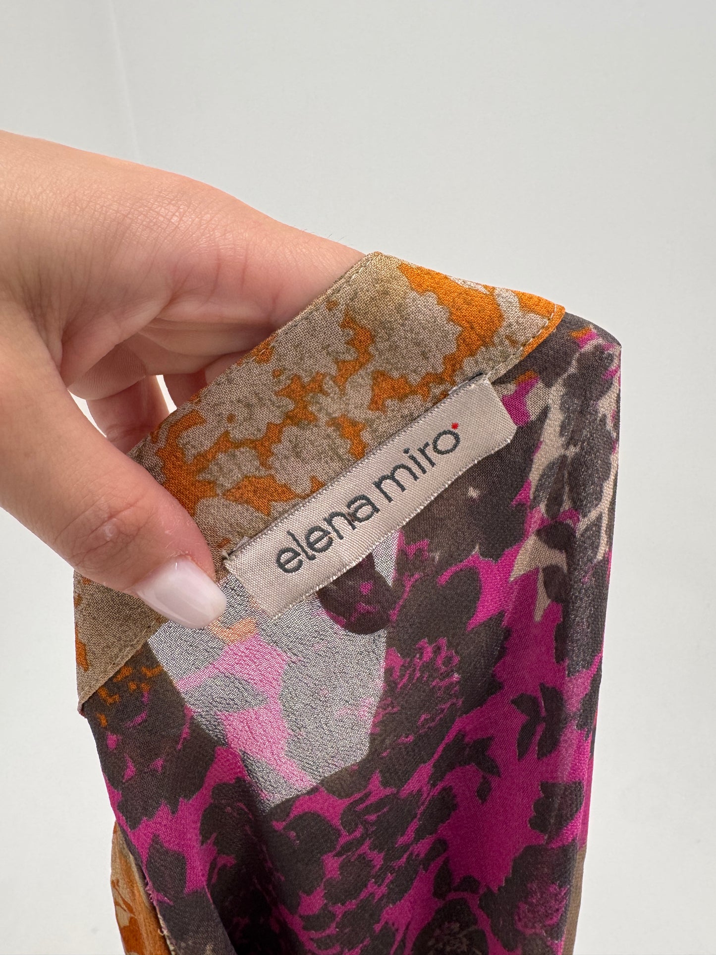Tunica vaporoasă de brand luxury plus size italian Elena Miro cu accente fucsia