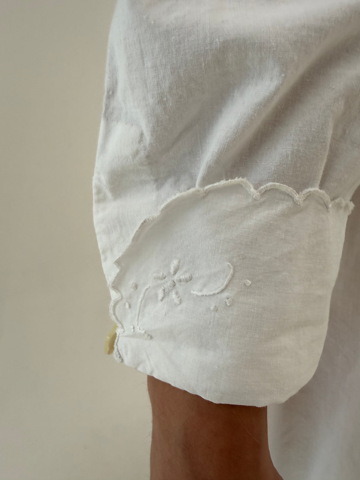 Rochie maxi cu broderie manuală delicată din pânză excepțională de in și bumbac