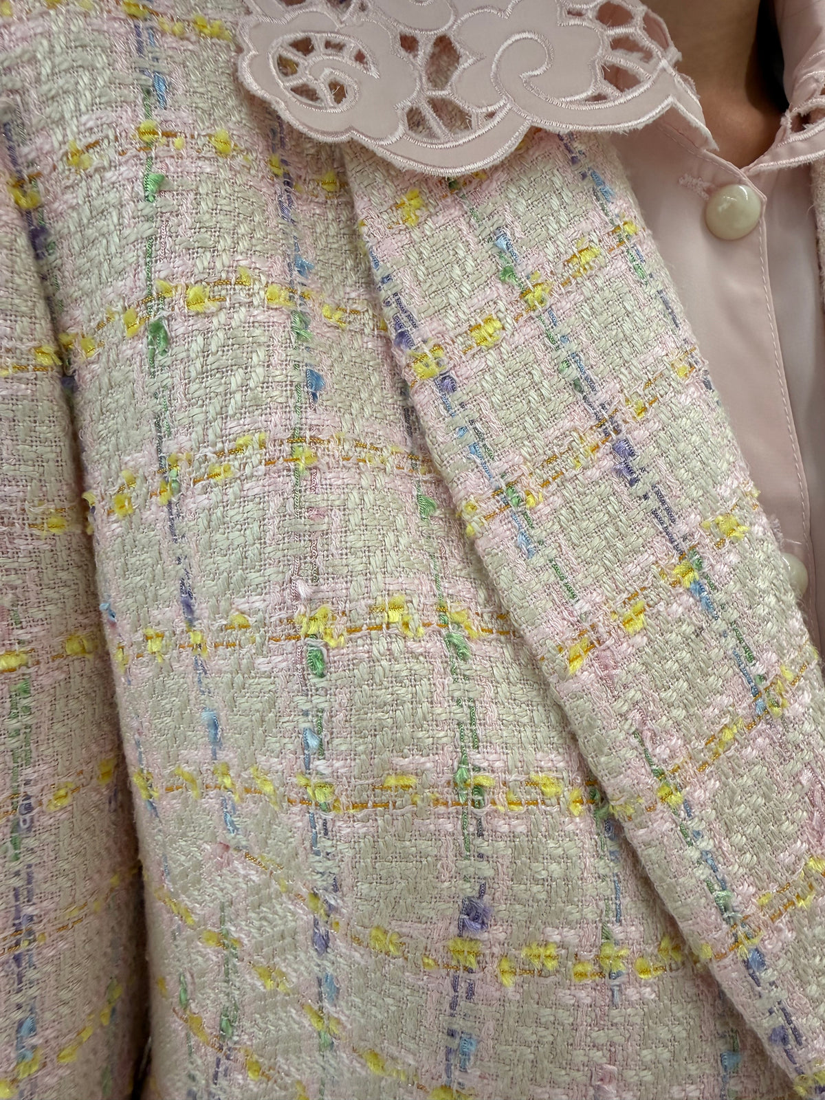 Costum roz pudrat din boucle excepțional de bumbac și lana