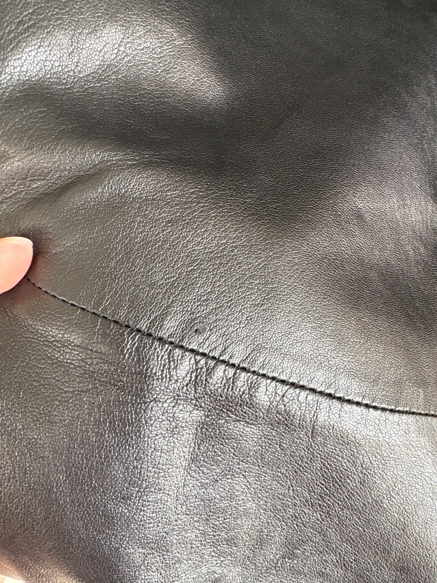 Pantaloni din piele naturală mănușă cu talie ultra marcată în croi elaborat