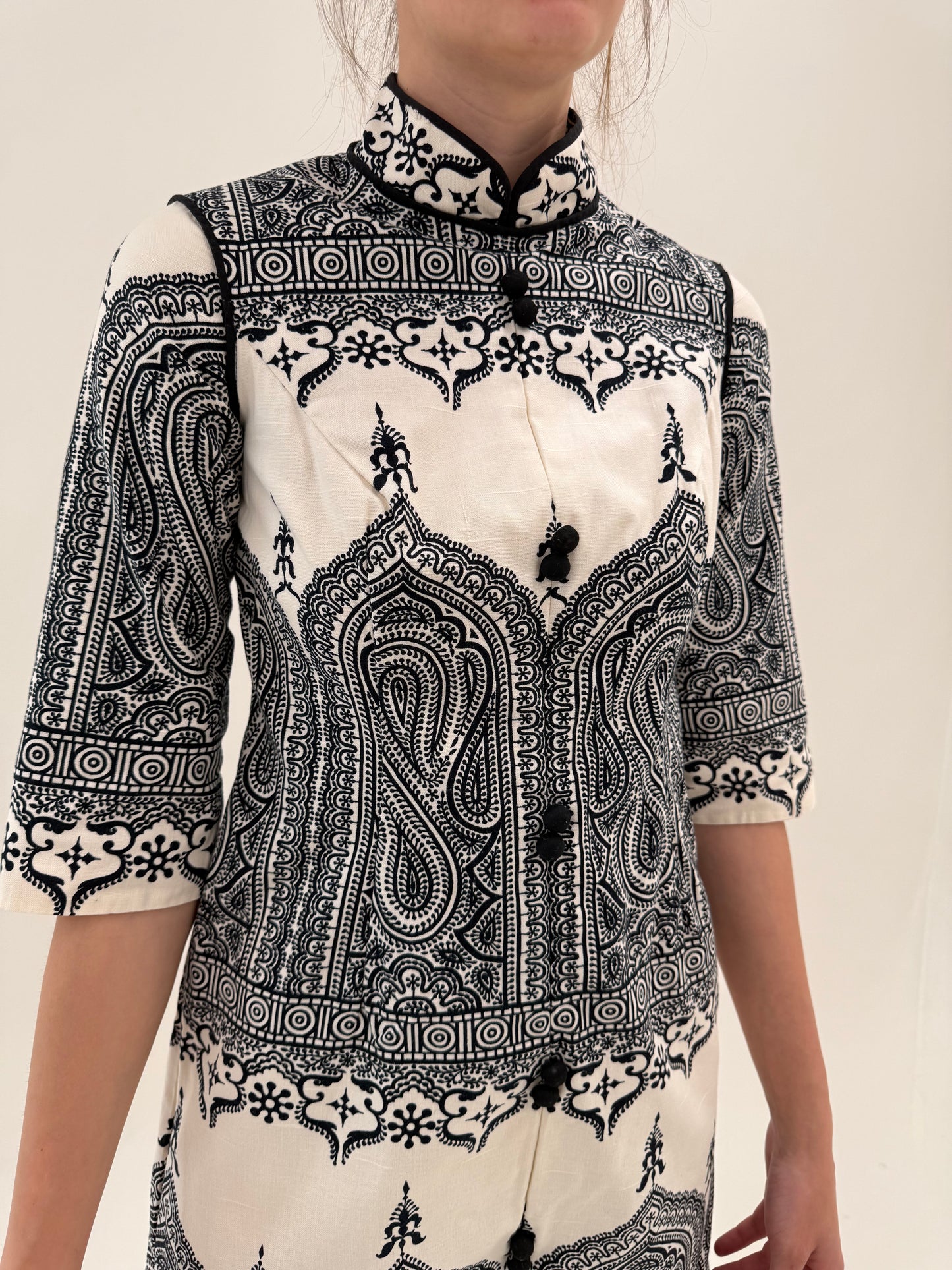 Rochie vintage petite din pânză excepțională cu print paisley superb