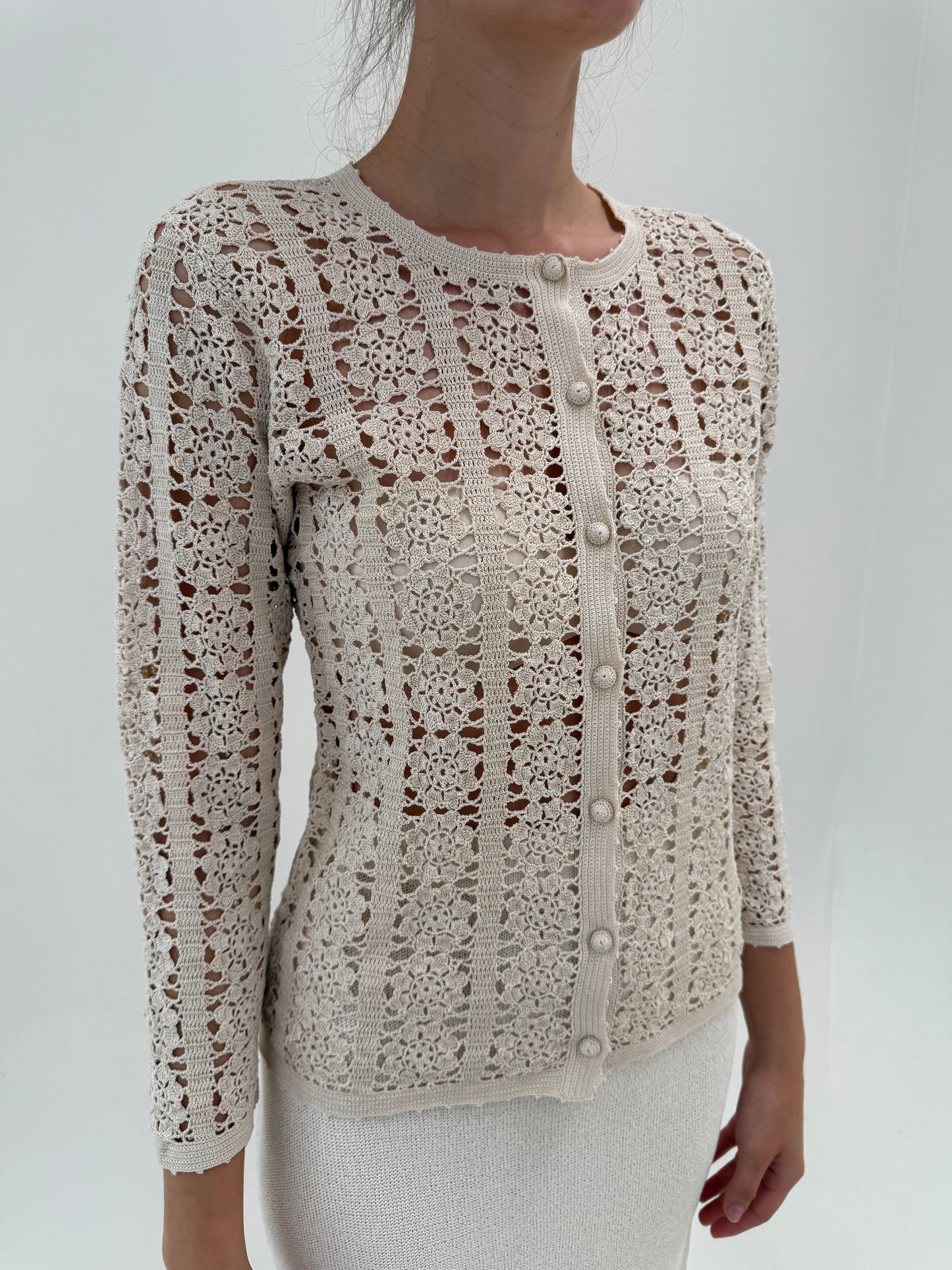 Cardigan lucrat manual bijuterie din macrame de bumbac butter white
