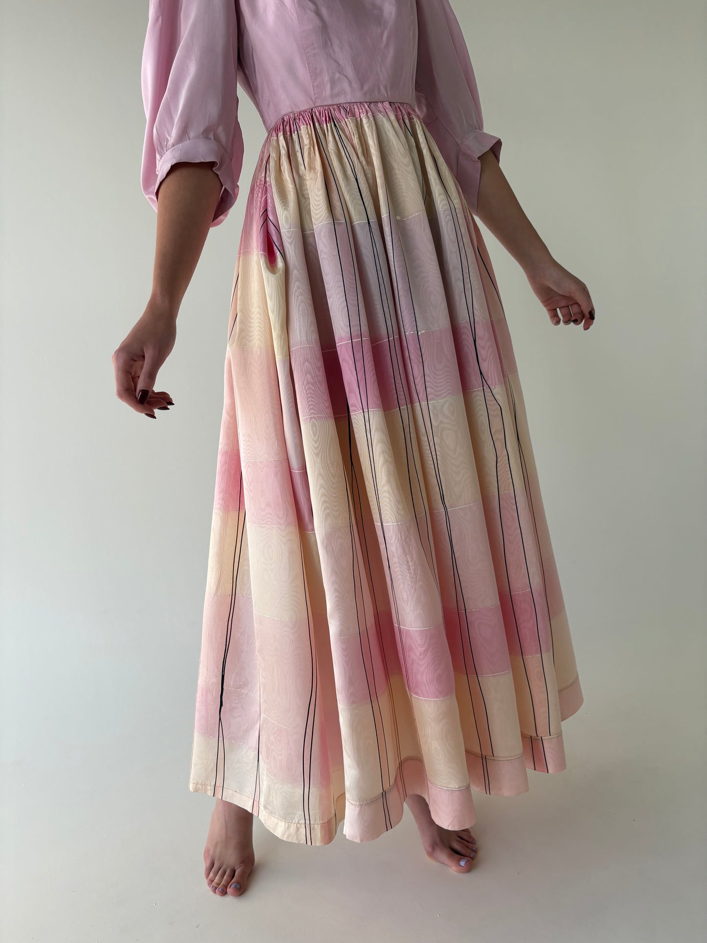 Rochie old vintage din anii 70 în culori pudrate cu corsaj din tafta