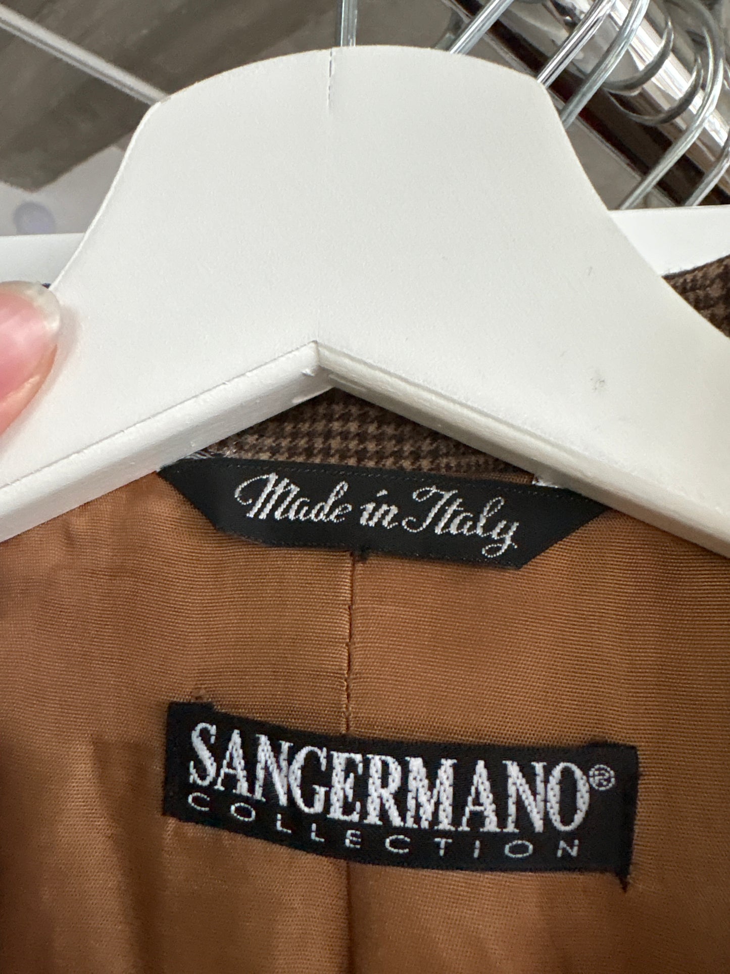 Sacou cambrat chocolate brown în carouri fine camel din lana extrafina