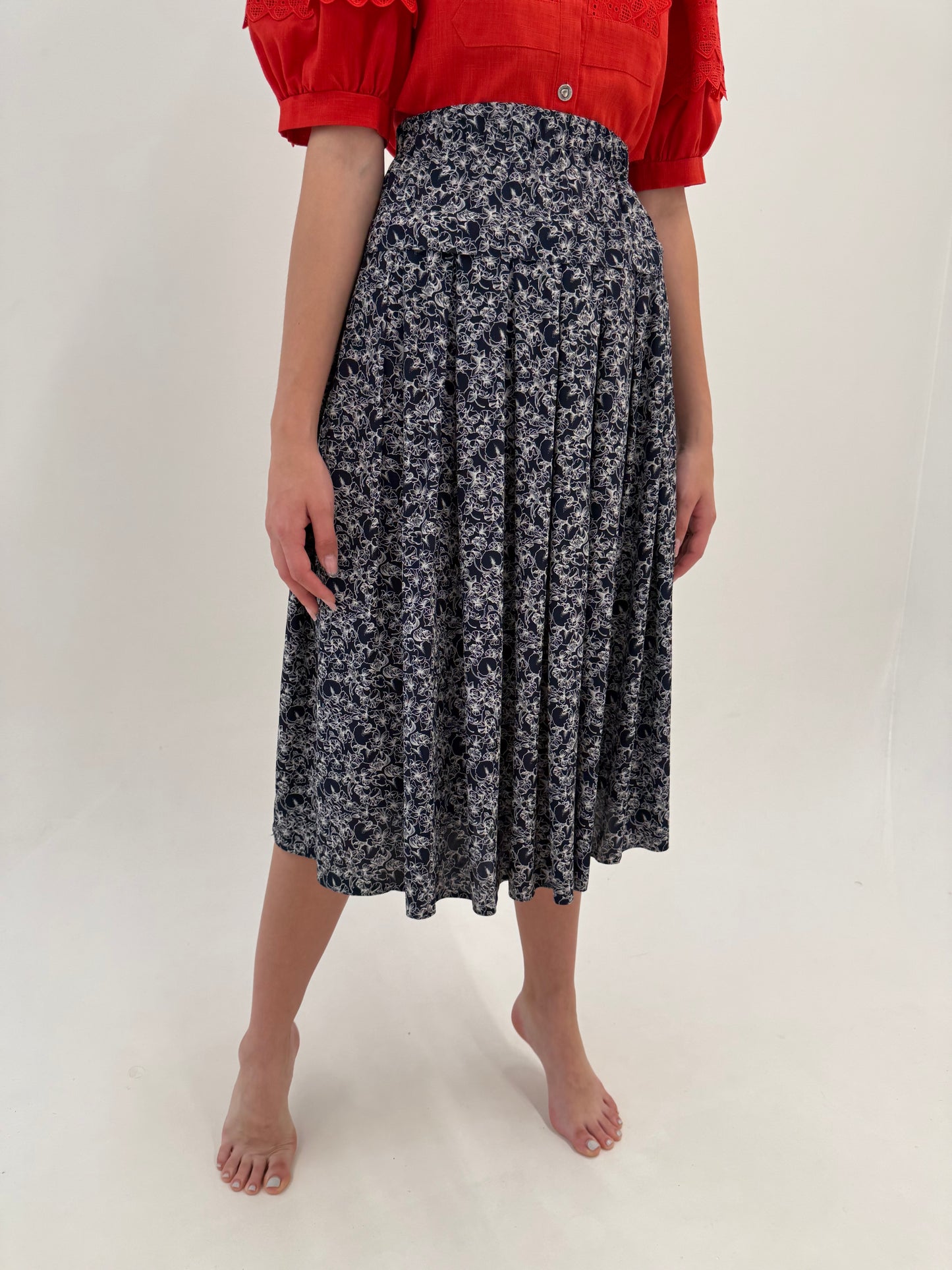 Fustă vintage Navy vaporoasă cu print delicat și talie foarte marcată