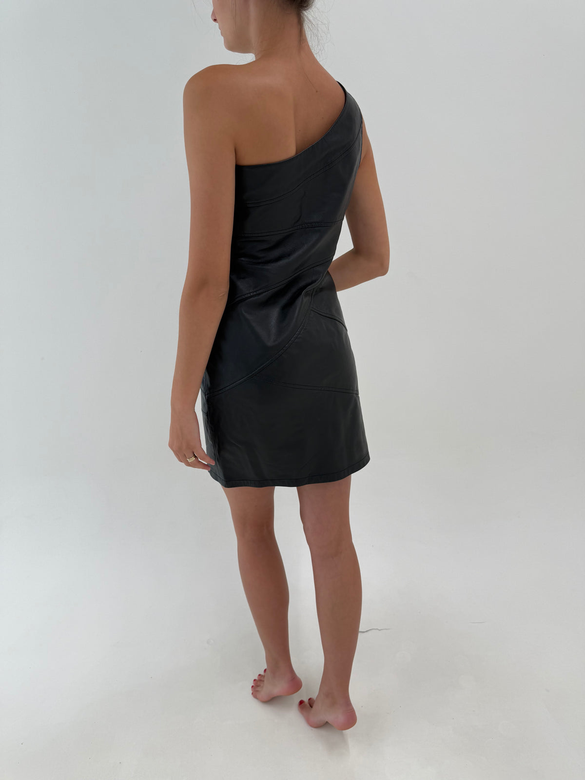 Rochie din piele naturală extra moale și fină bodycon în croi asimetric