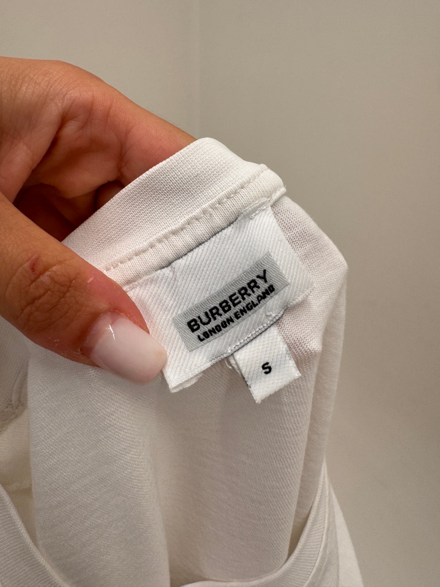 Tricou Burberry cu brandul brodat din bumbac premium
