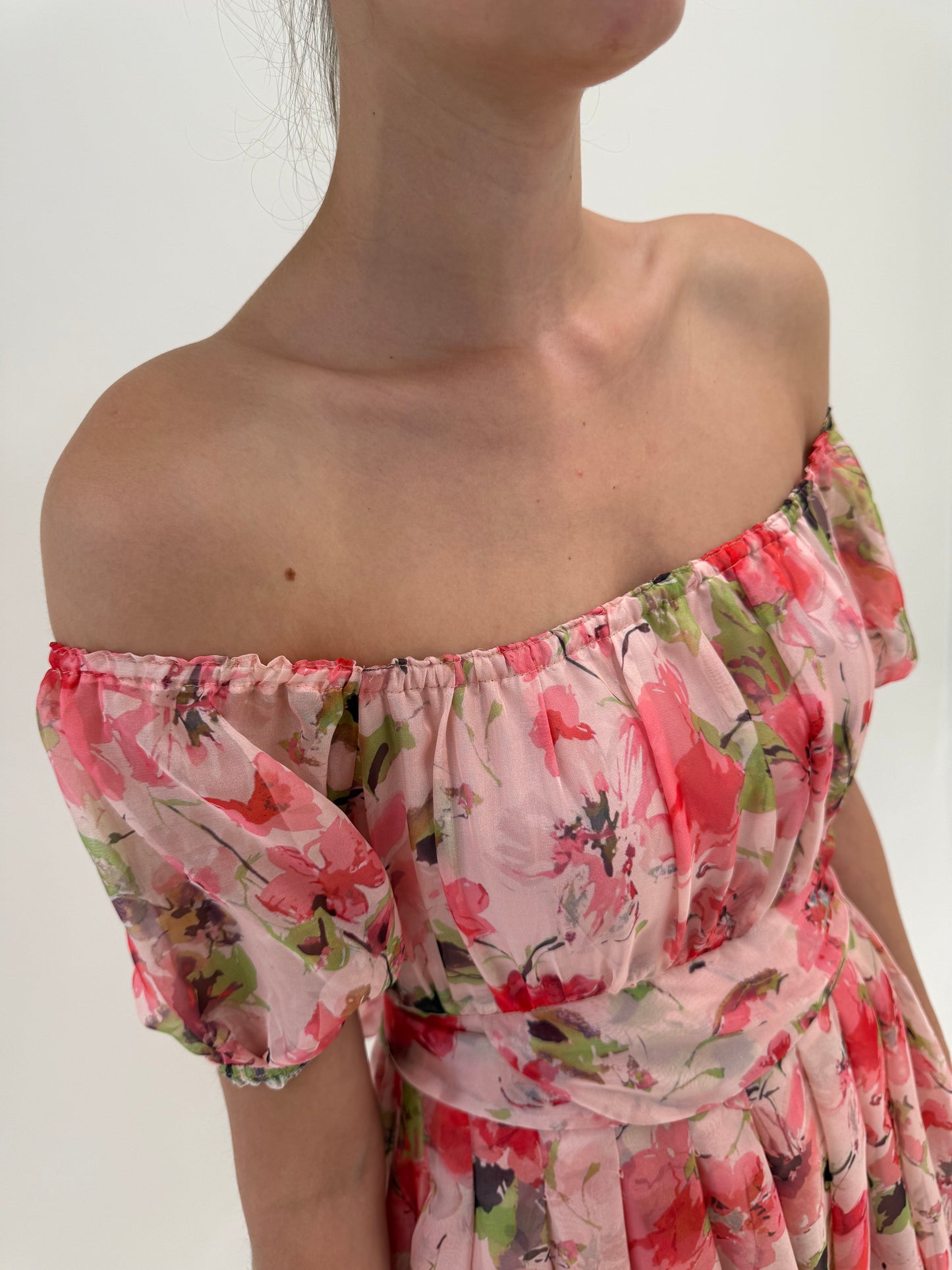 Rochie powder Pink in croi de ani 50 din mătase naturală cu bust si talie elastică