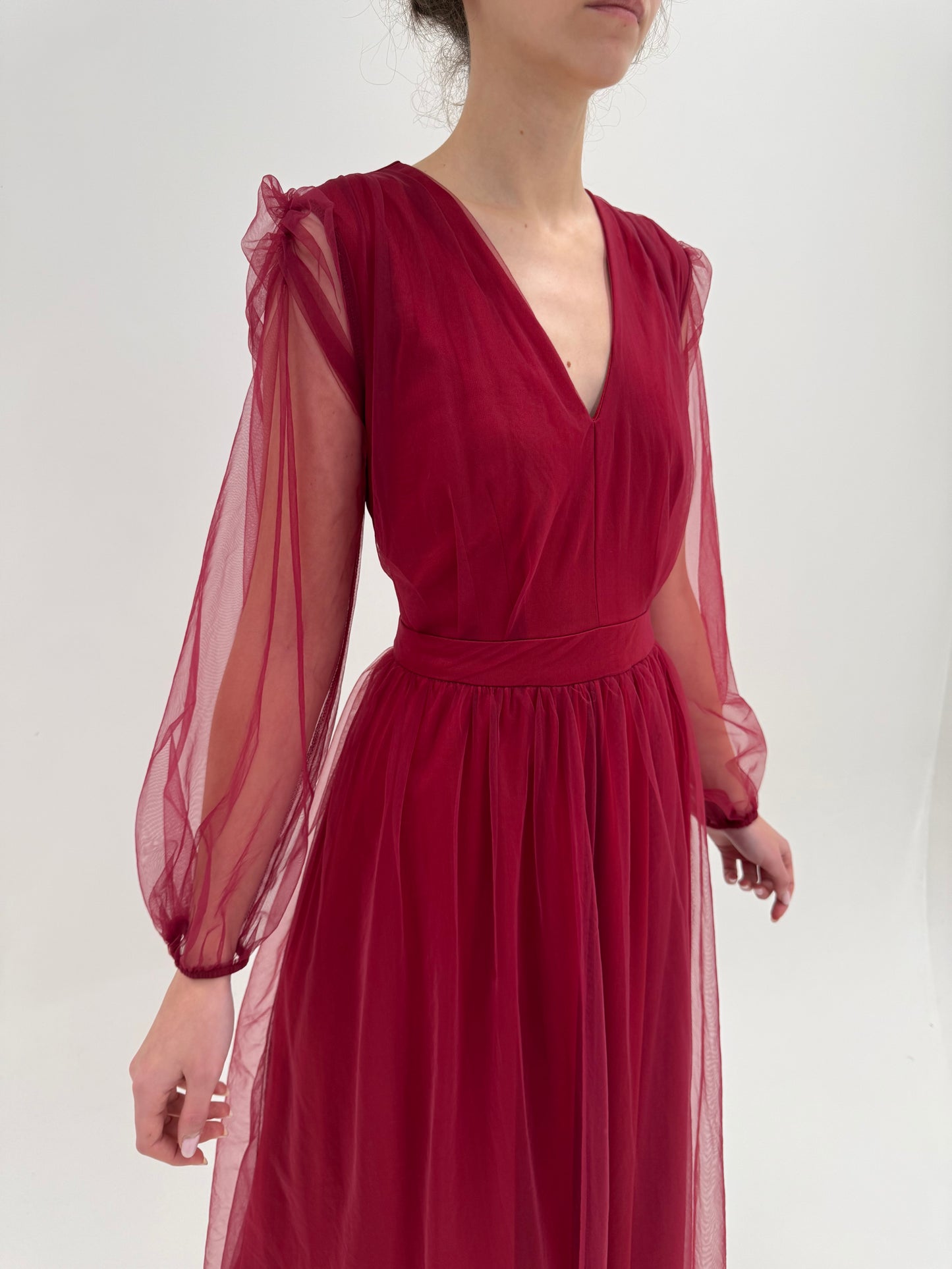 Rochie maxi burgundy din tulle moale și fin cu talie ultra marcată