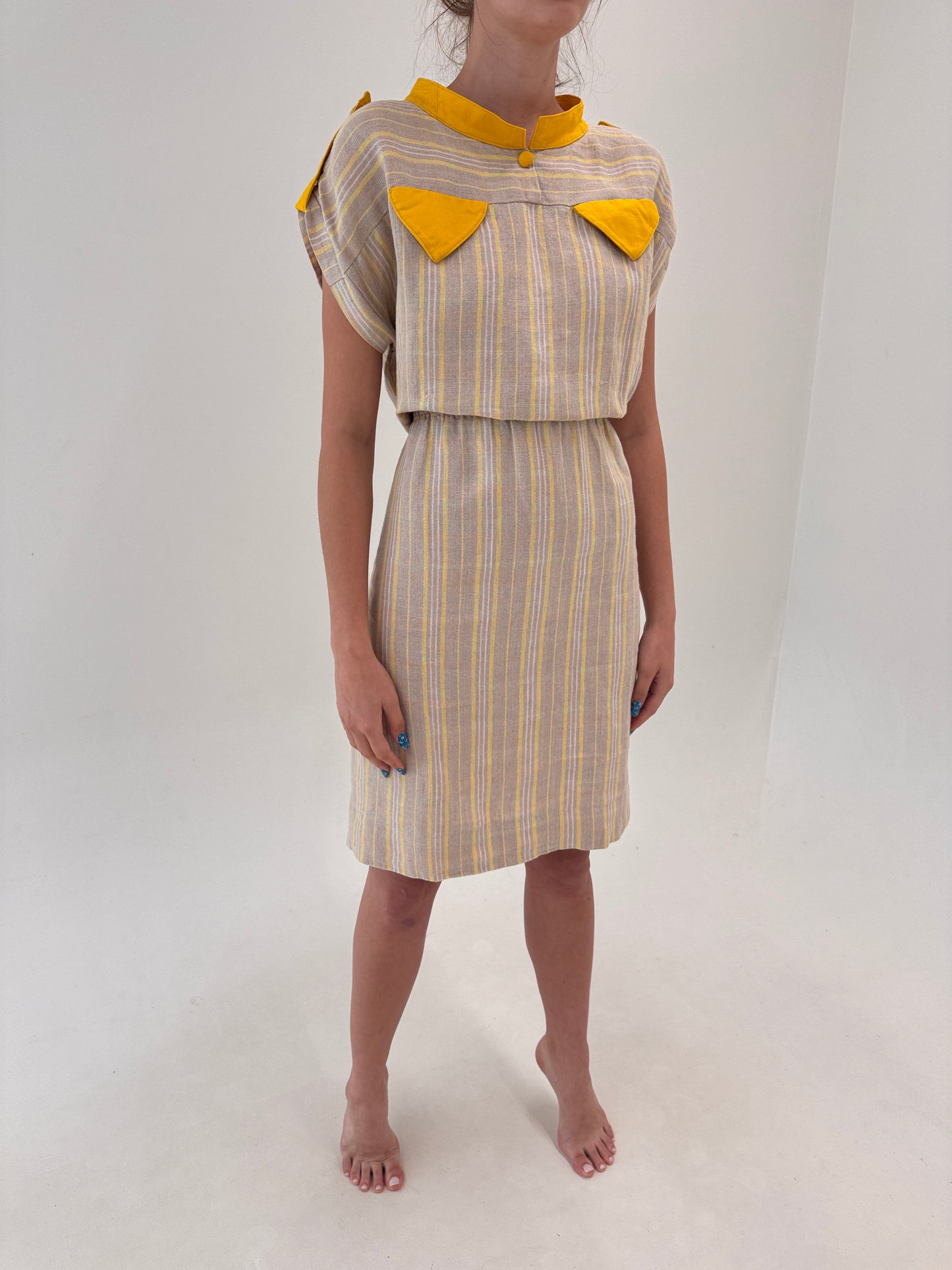Rochie vintage în croi retro modern din panza excepțională de in