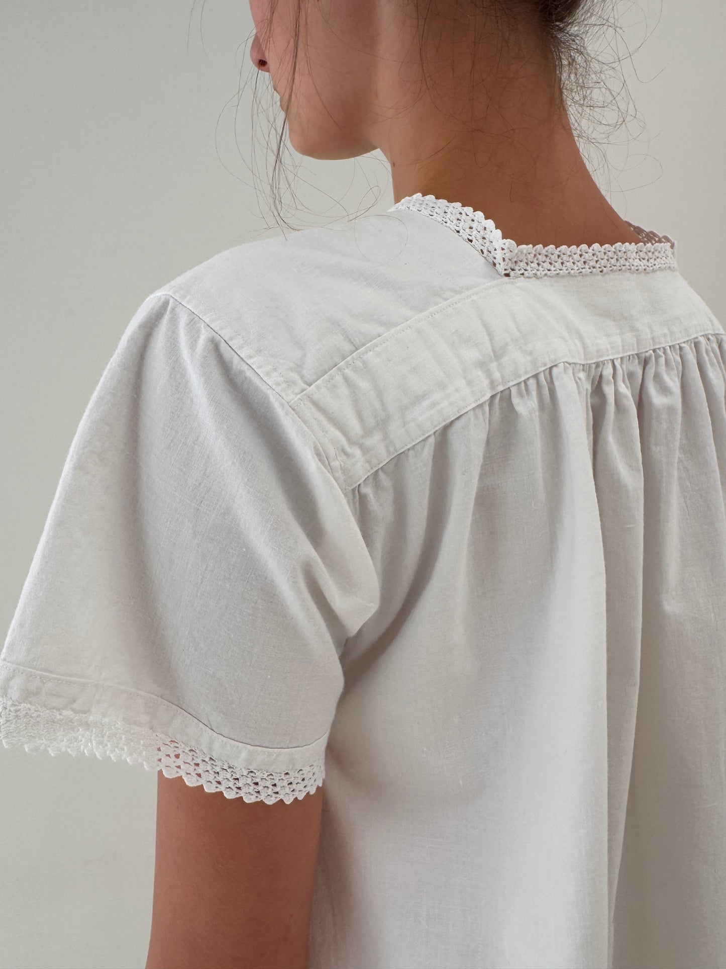 Rochie old vintage din pânză veche excepțională de bumbac cu lucrătură manuală