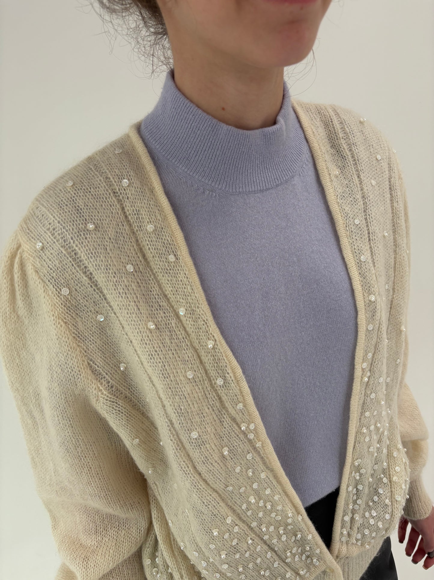 Cardigan vintage bijuterie din baby mohair cu aplicații manuale delicate