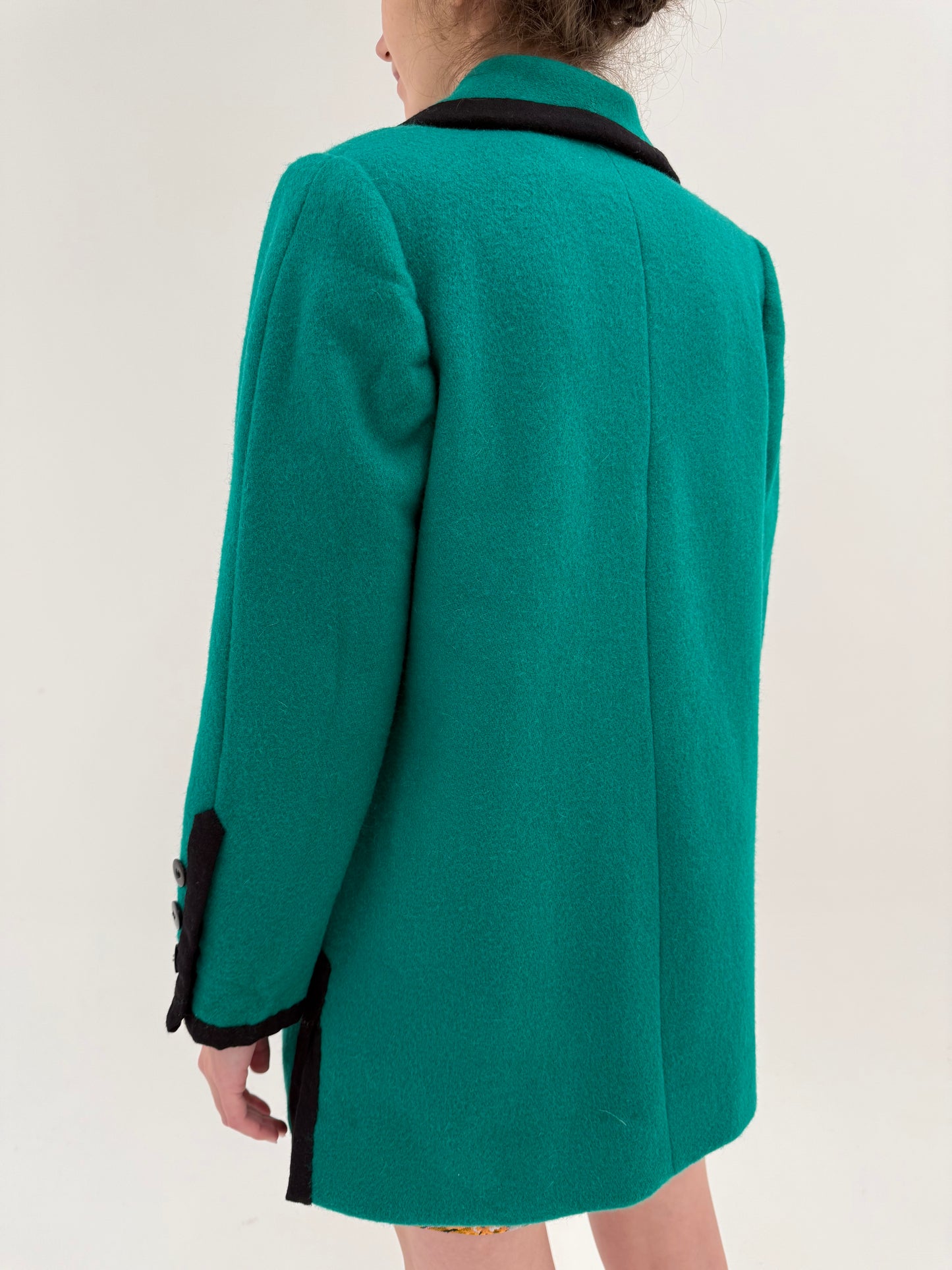 Palton verde smarald cu paspoal din lana plină excepțional