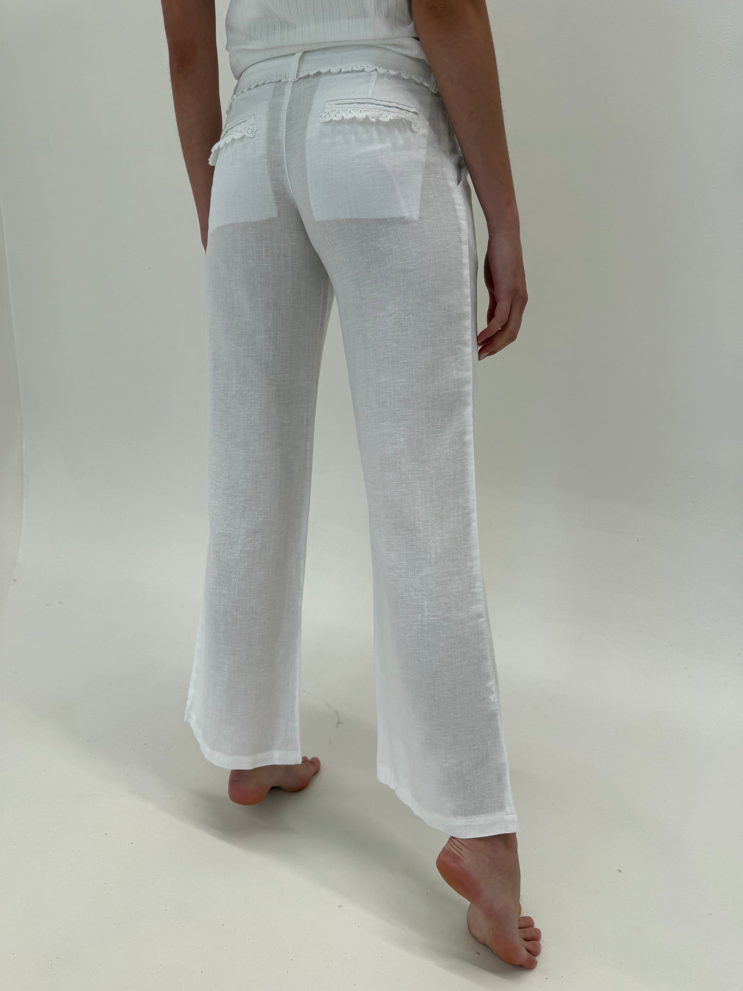 Pantaloni palazzo din in premium cu dantelă macrame