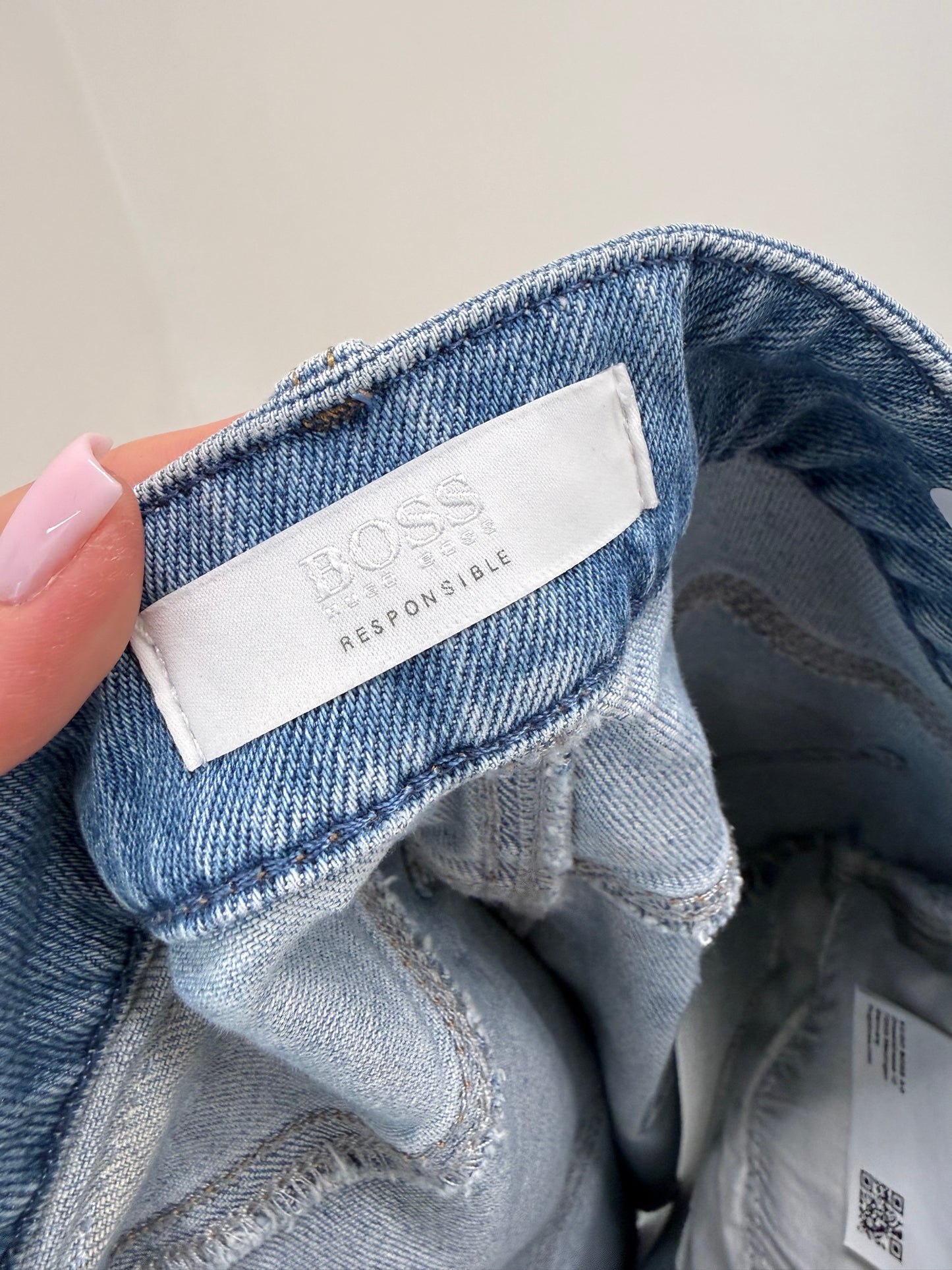 Fustă Hugo Boss din jeans ultra confort modelator