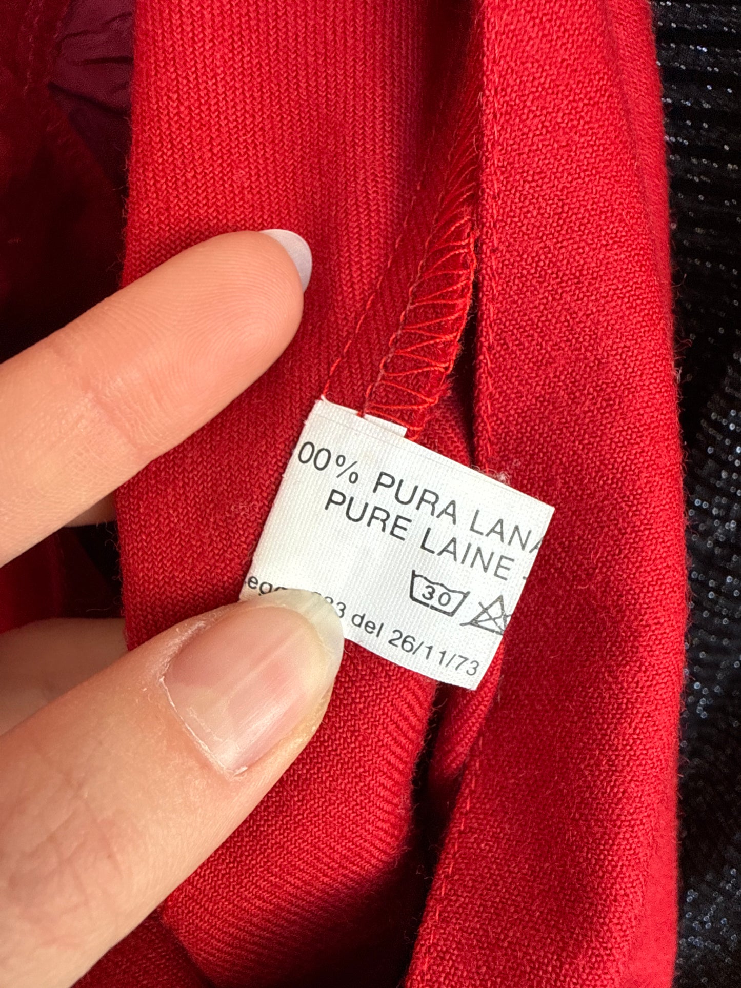 Pantaloni cherry red cu talie ultra înaltă și pense