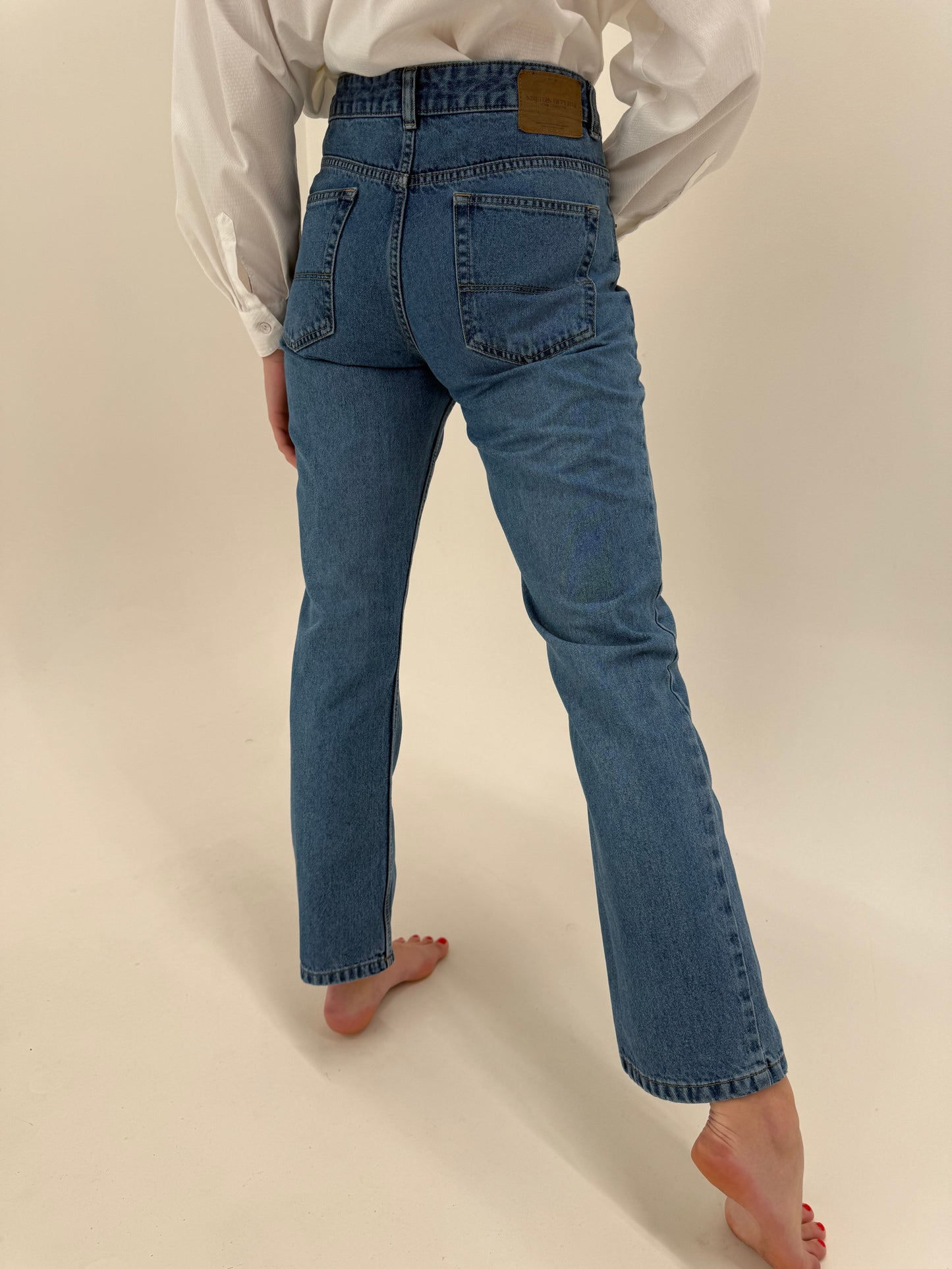 Jeans vintage în croi super revenit în trend