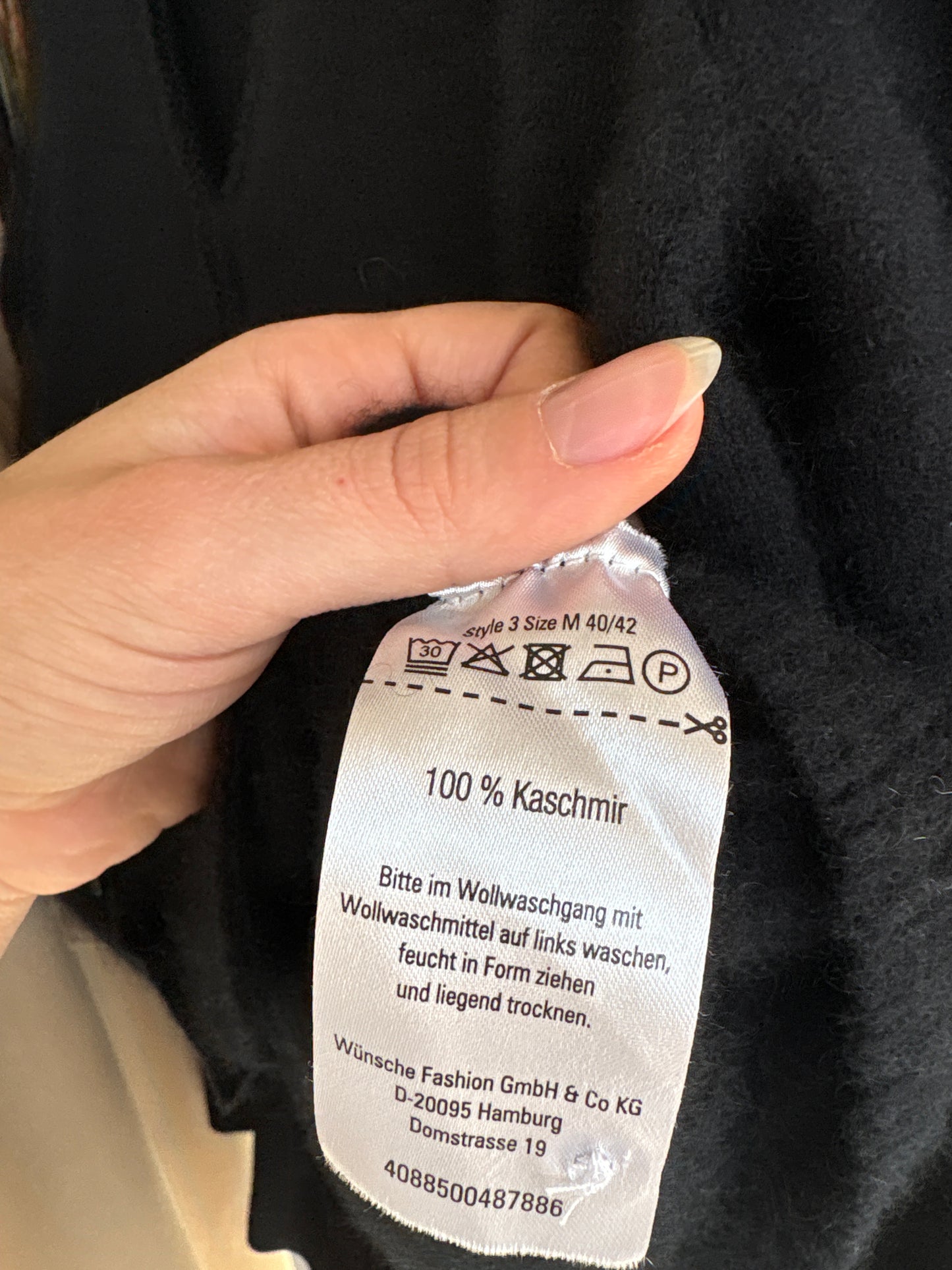 Cardigan negru petite din cașmir multiply