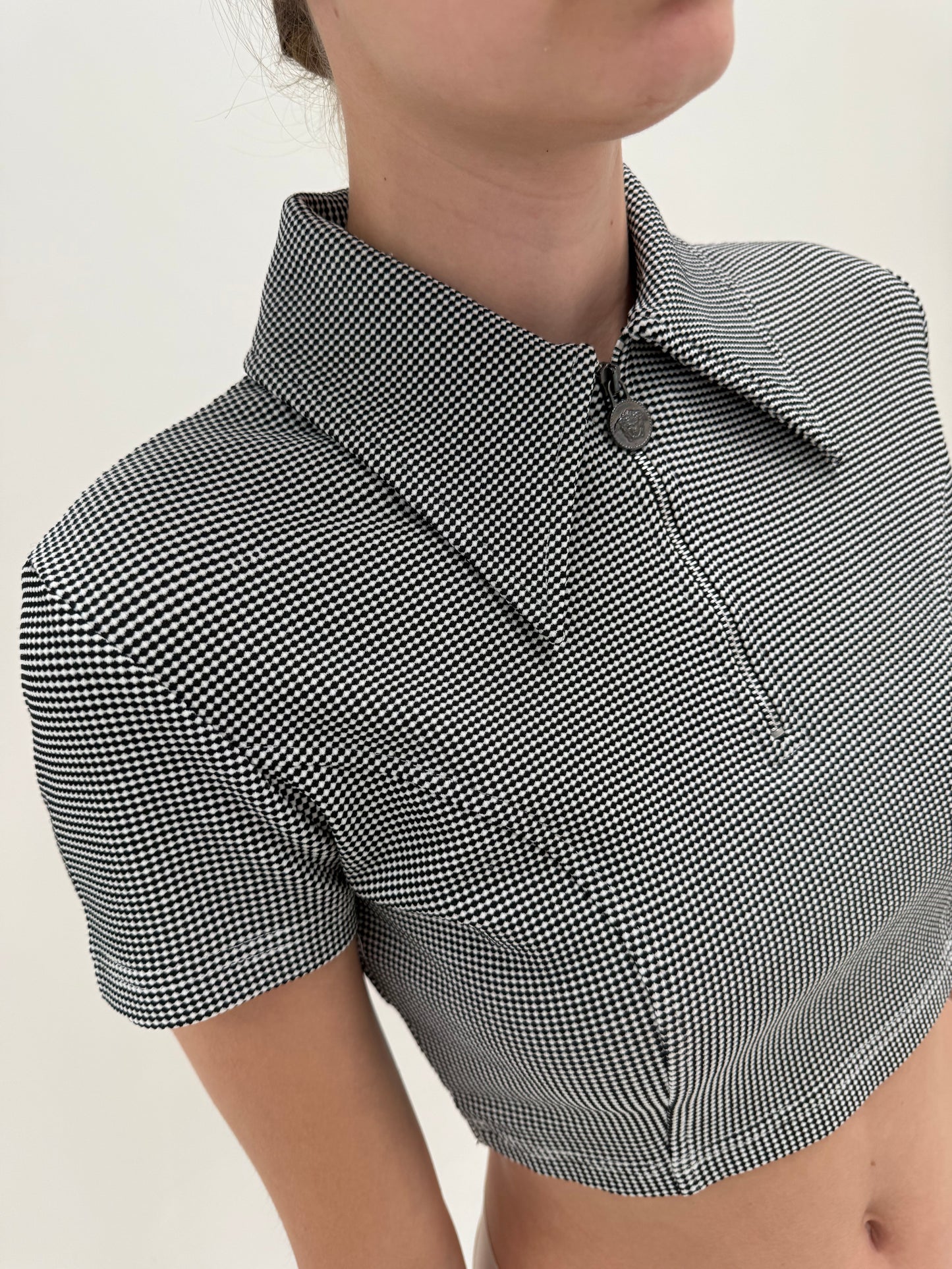Top vintage Versace cropped modelator cu logoul brandului pe feronerie