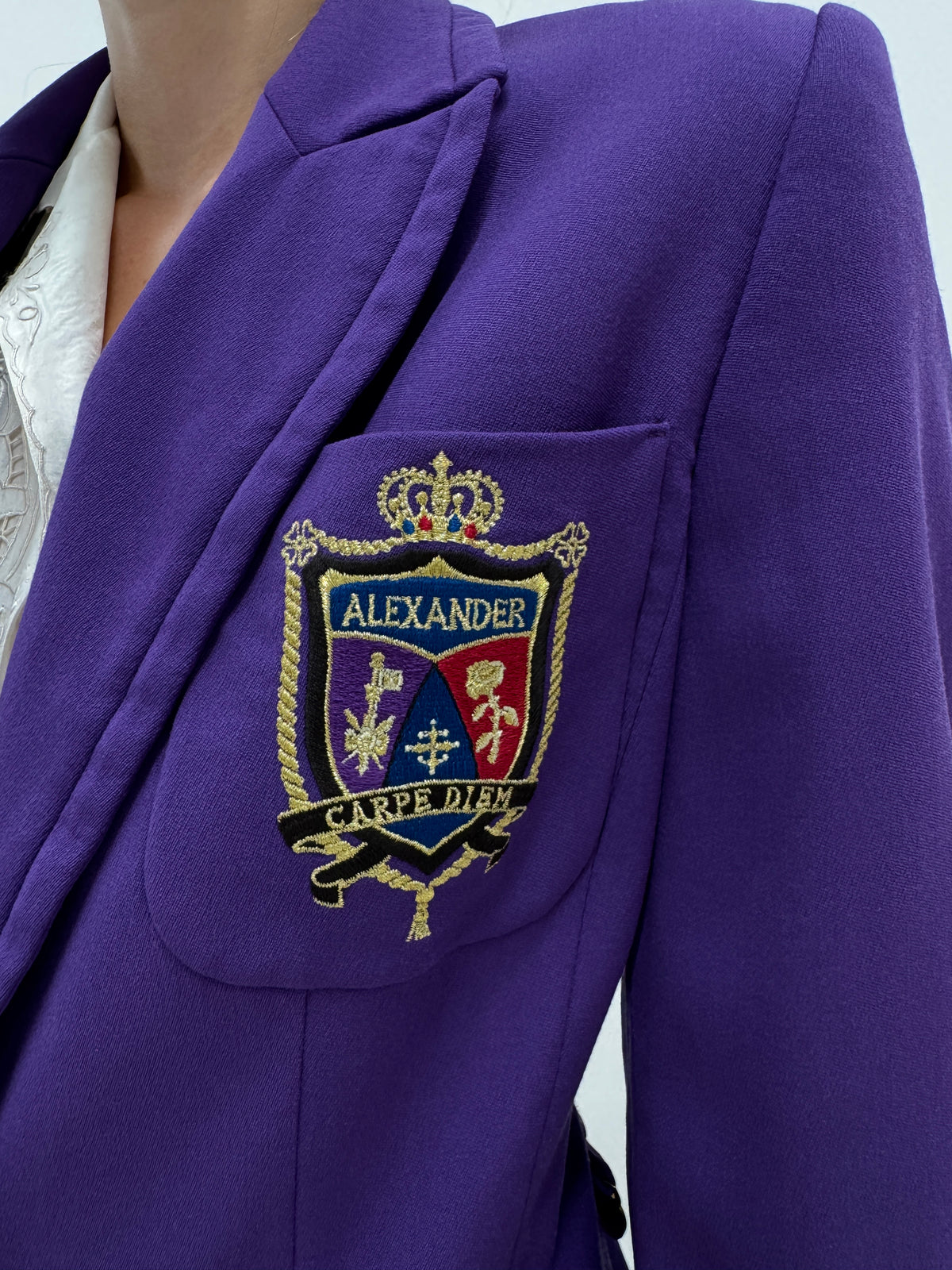 Sacou vintage din lana extrafina confort cu emblemă și revere late violet