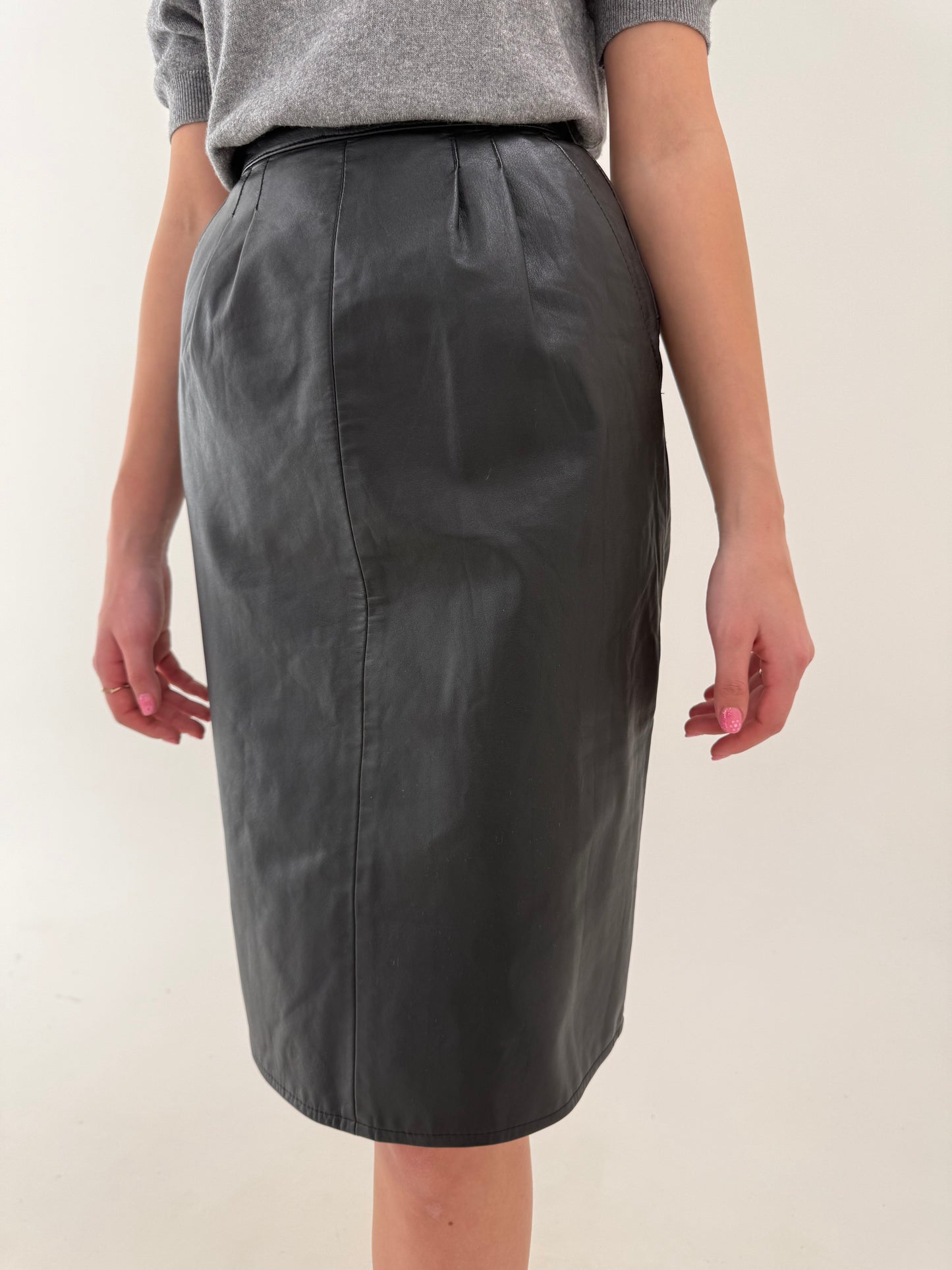 Fustă midi din piele naturală moale cu pense și talie ultra înaltă marcată