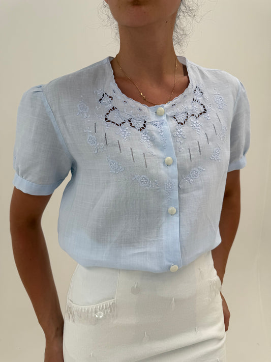 Cămașa baby blue bijuterie din in brodat manual