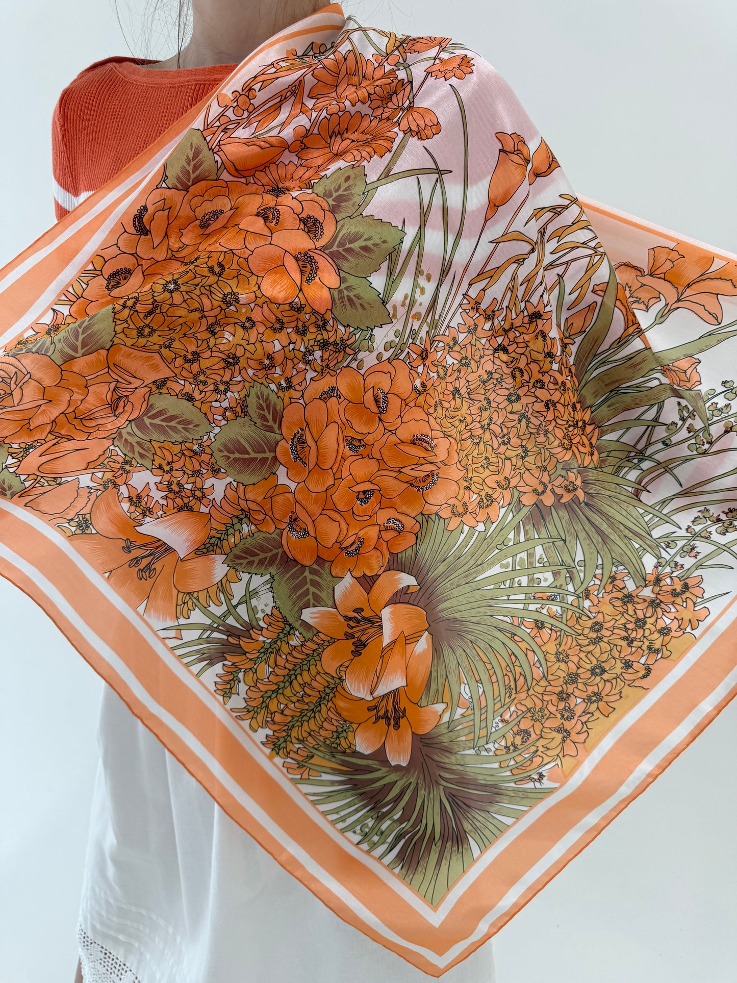 Eșarfă XL din mătase naturală cu print superb floral