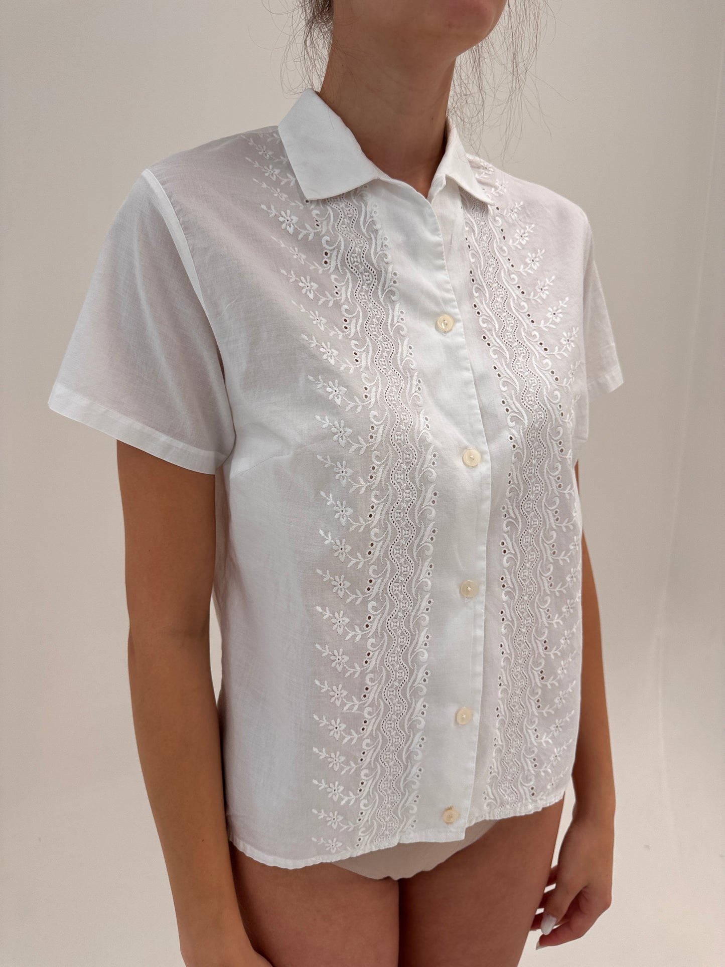Cămașa vintage cu broderie anglaise excepțională din cel mai fin bumbac