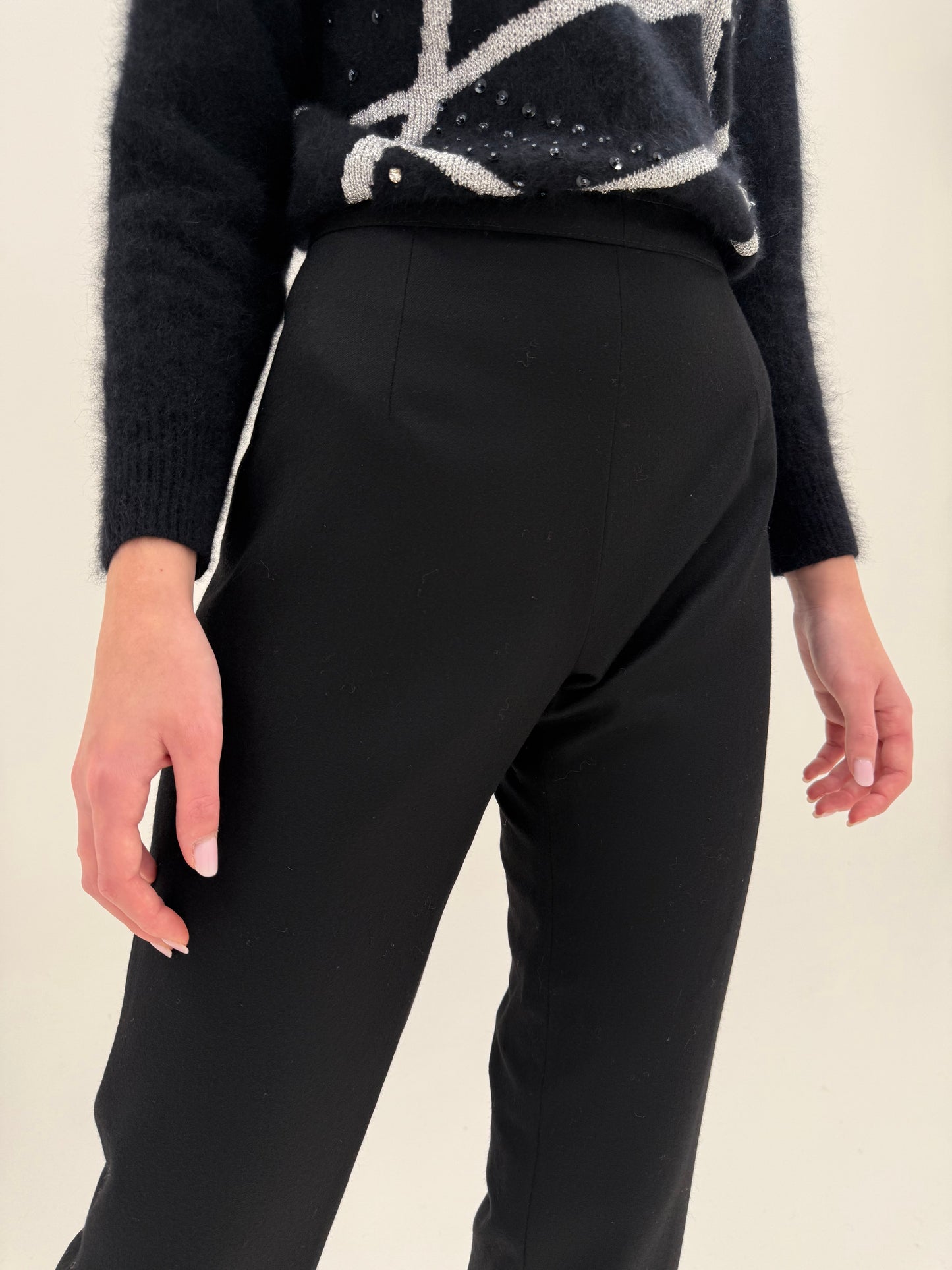 Pantaloni negri țigaretă de la zi la seară din lana extrafina