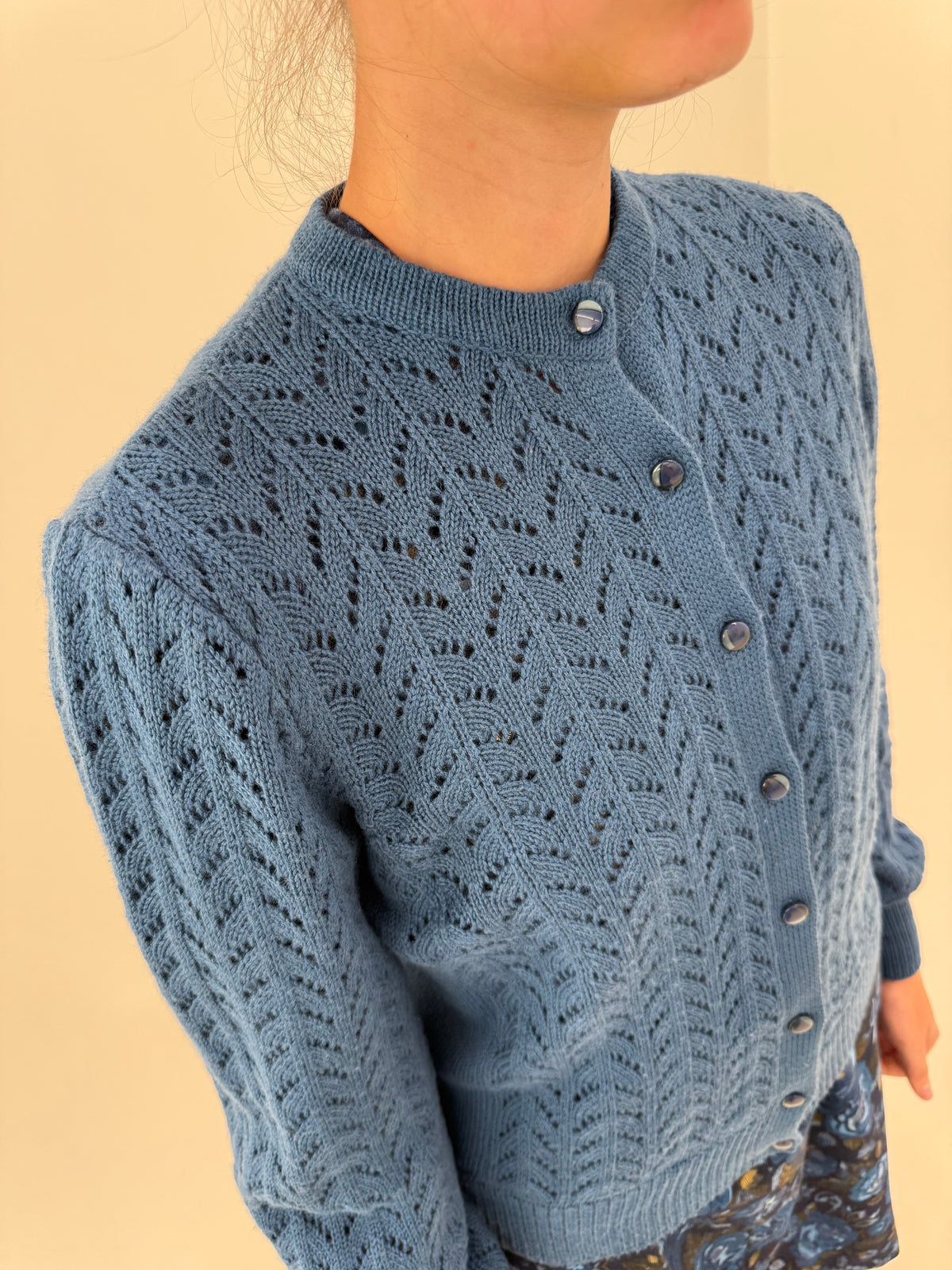 Cardigan vintage jeans blue din lana extrafina cu mânecă amplă și manșetă