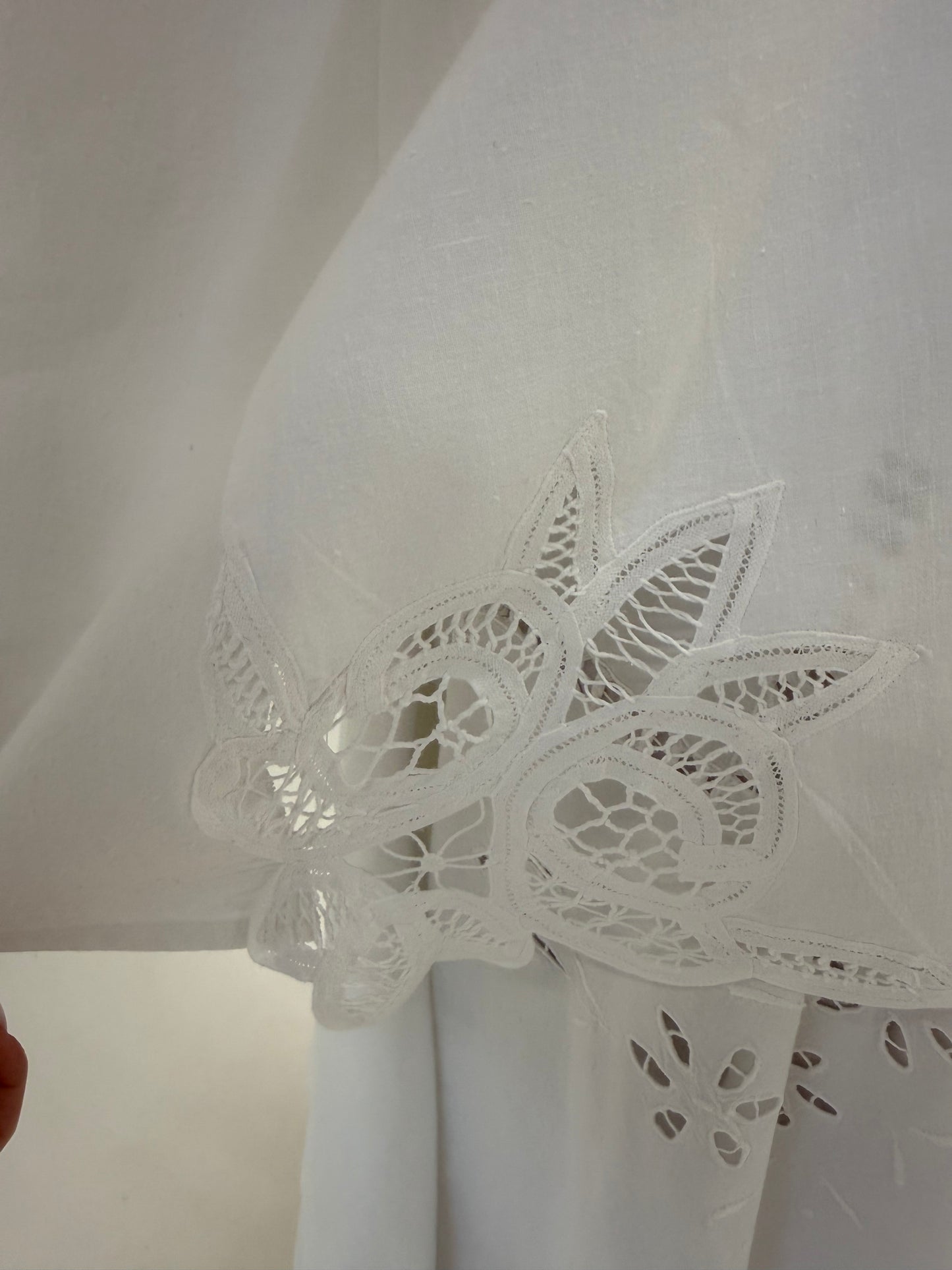 Tunica bijterie cu broderie și macrame lucrat manual în croi amplu