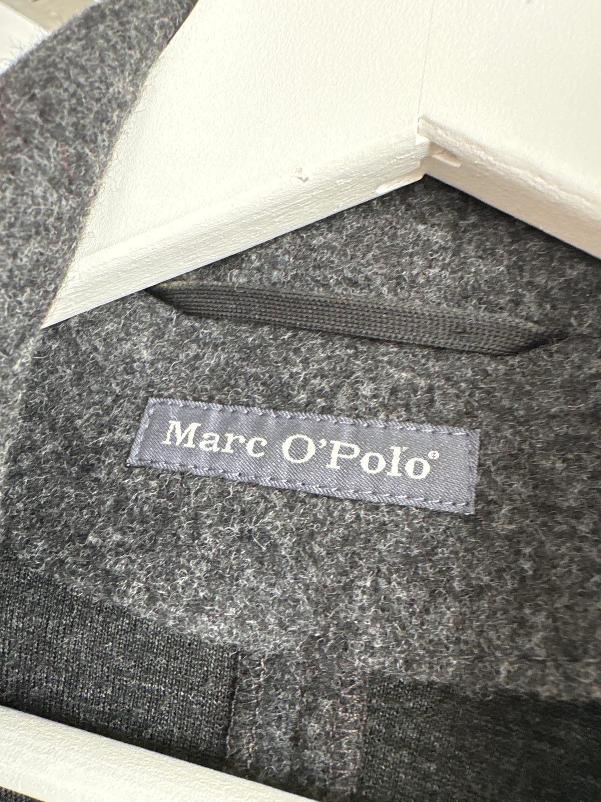 Sacou charcoal gray din boiled wool cu buzunare aplicate în croi ușor cambrat