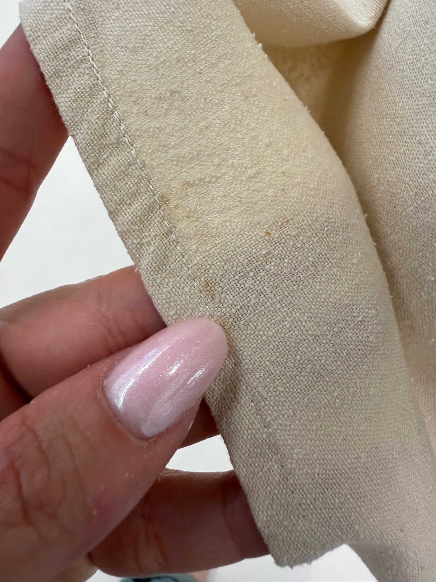 Cămașa din pânză de mătase naturală raw în croi minimalist