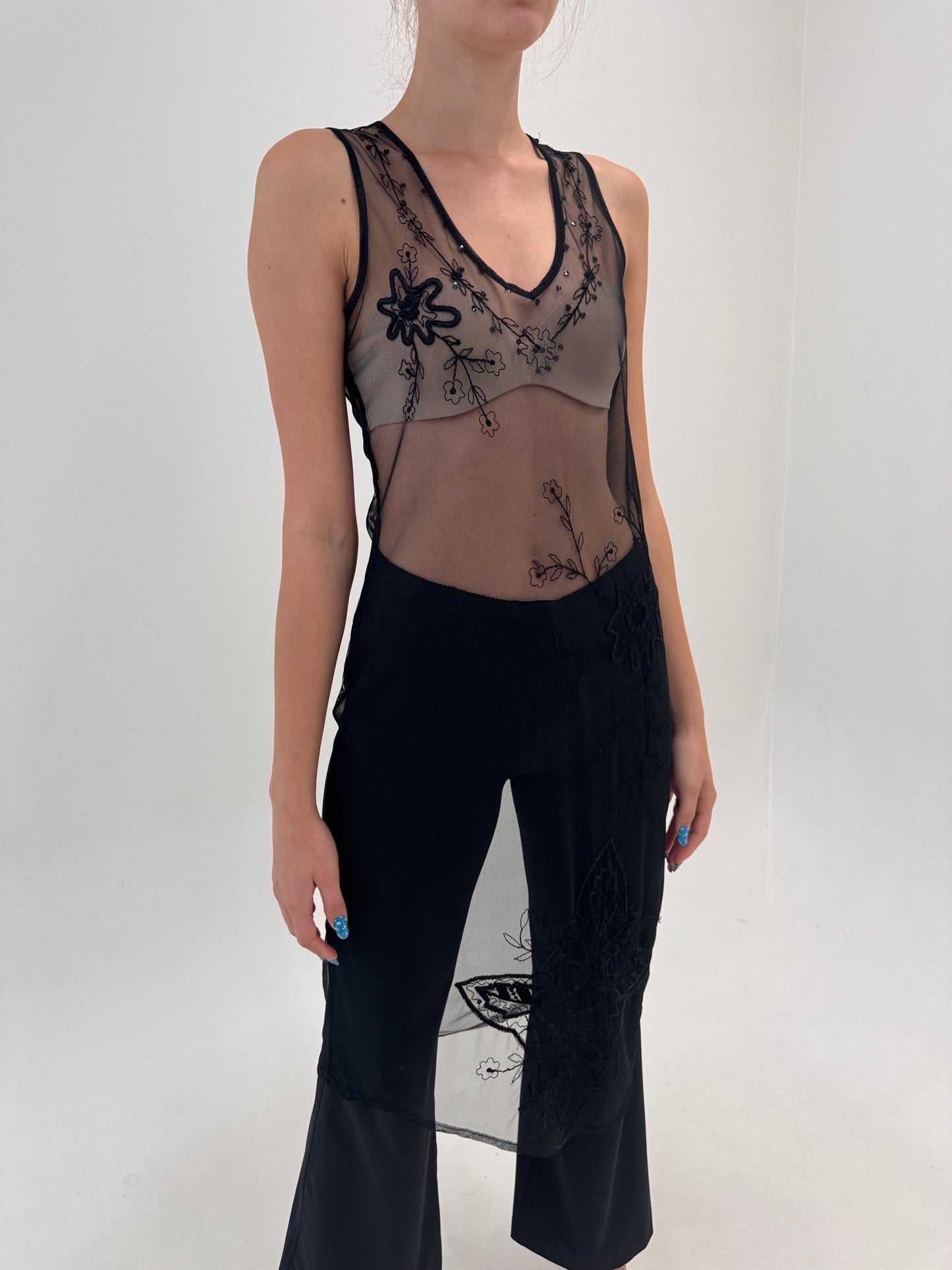 Rochie neagră din mesh cu broderie
