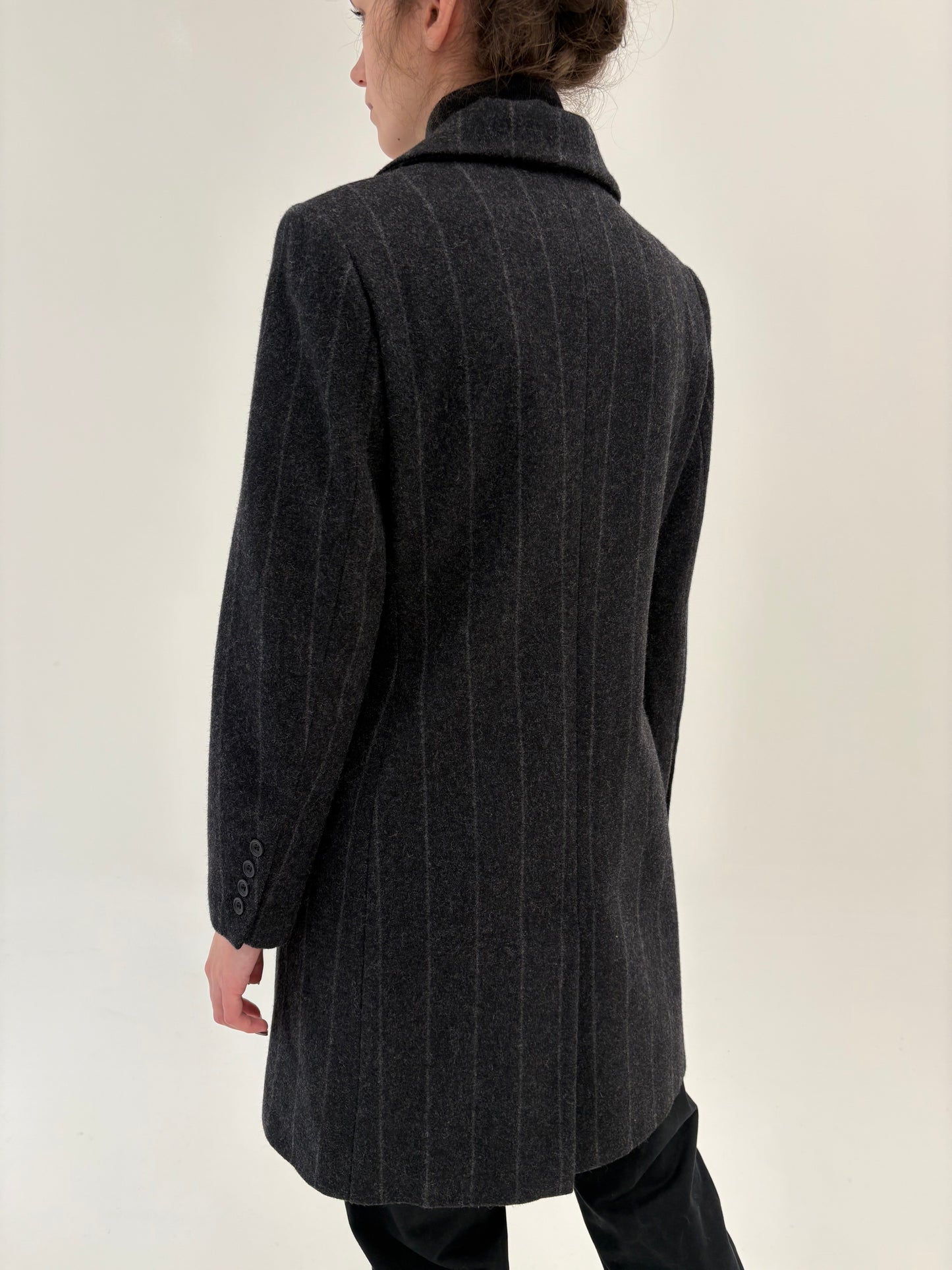 Palton italian charcoal gray ușor cambrat din stofă groasă 80% lana