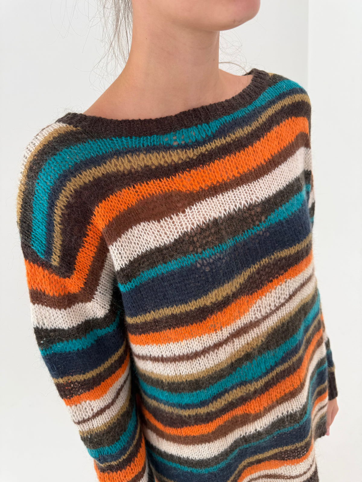 Pulover în dungi din tricot aerat de baby mohair în culori superbe și croi lejer