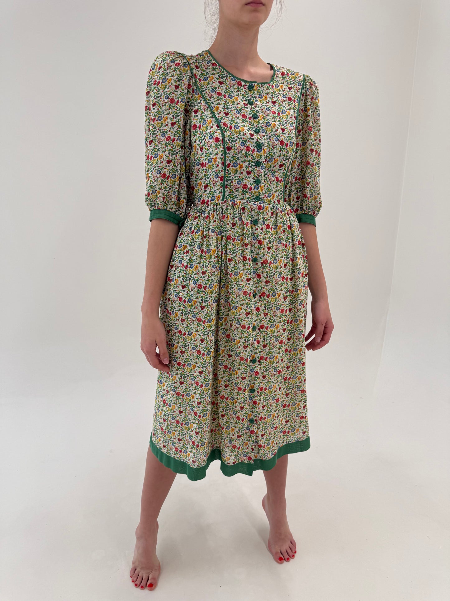 Rochie vintage cu corsaj și buzunare midi lung din pânzica excepțională