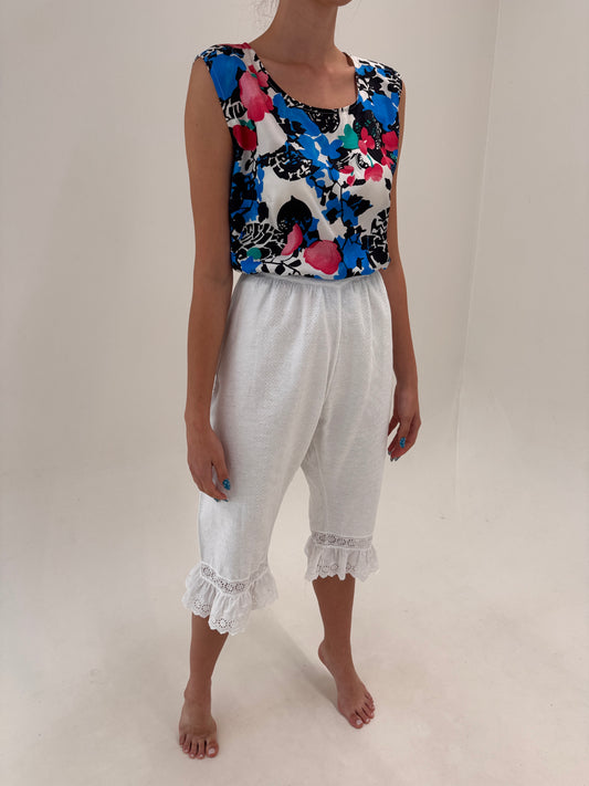 Pantaloni capri din pânză excepțională de bumbac cu broderie anglaise