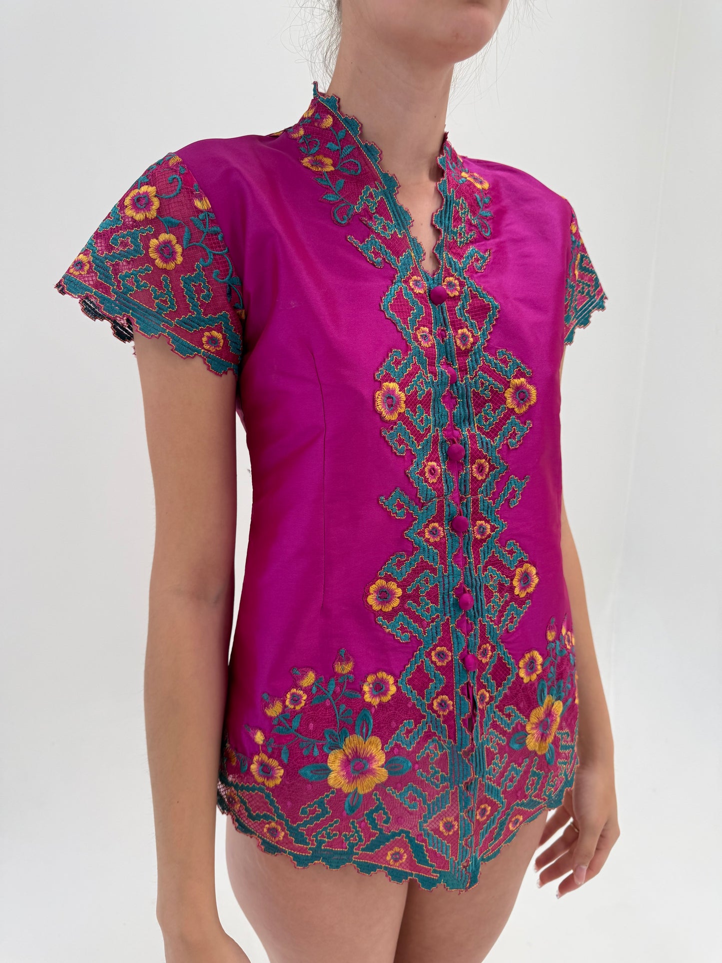 Set fucsia din tafta de mătase naturală cu broderie superbă
