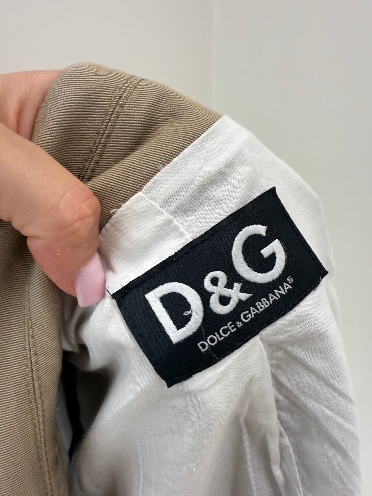 Sacou camel Petite Dolce&Gabbana cambrat din gabardină plină de bumbac