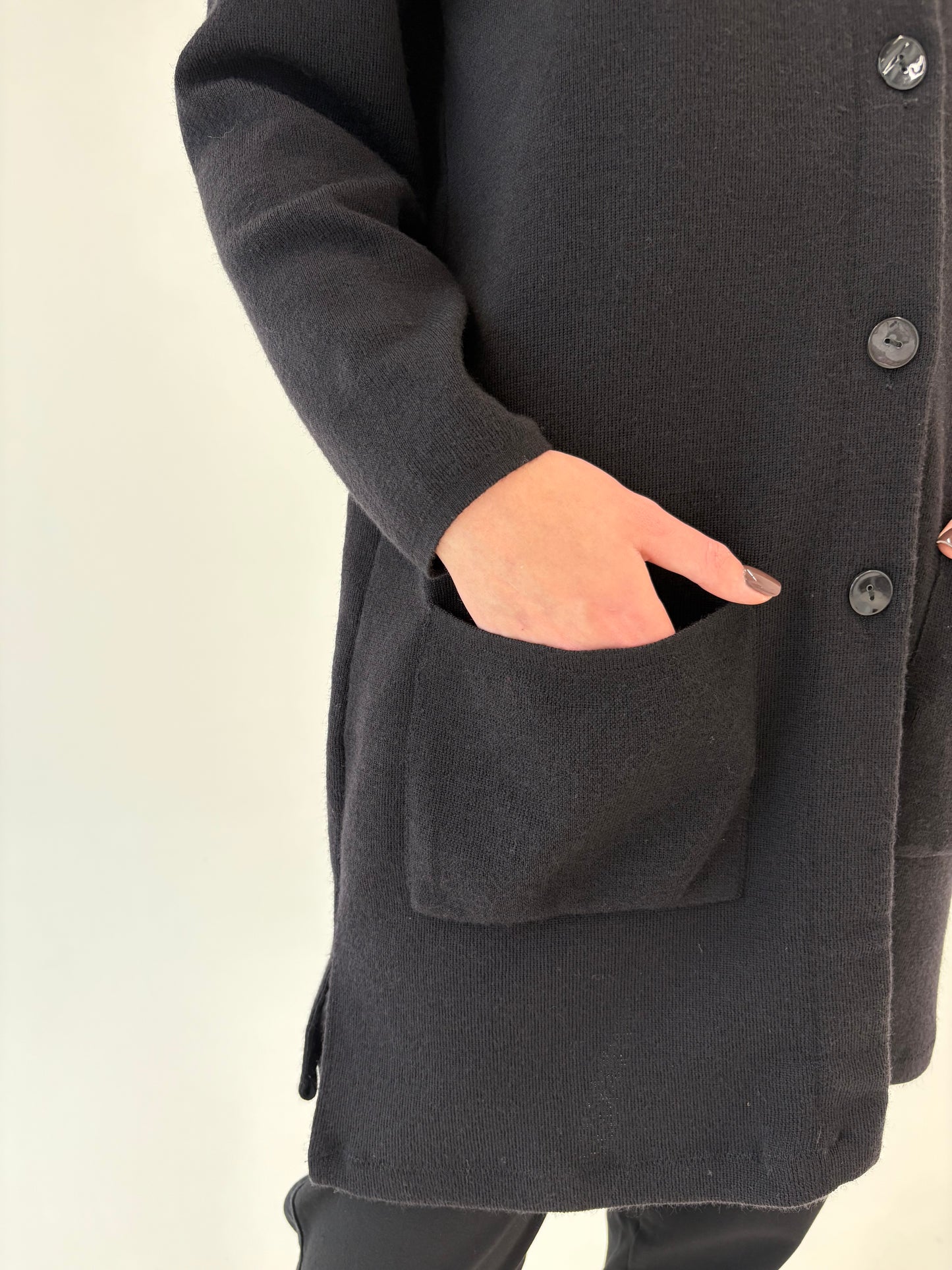 Cardigan lung negru petite  din lana merino extrafina certificată
