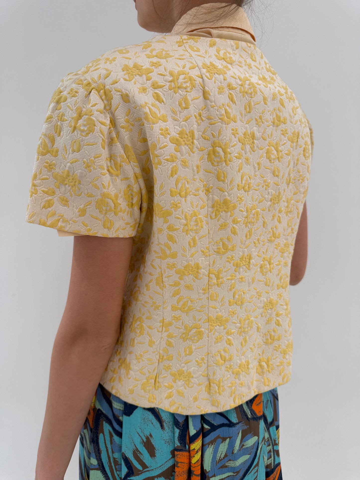 Sacou de vară cambrat butter yellow texturat în stil corsaj